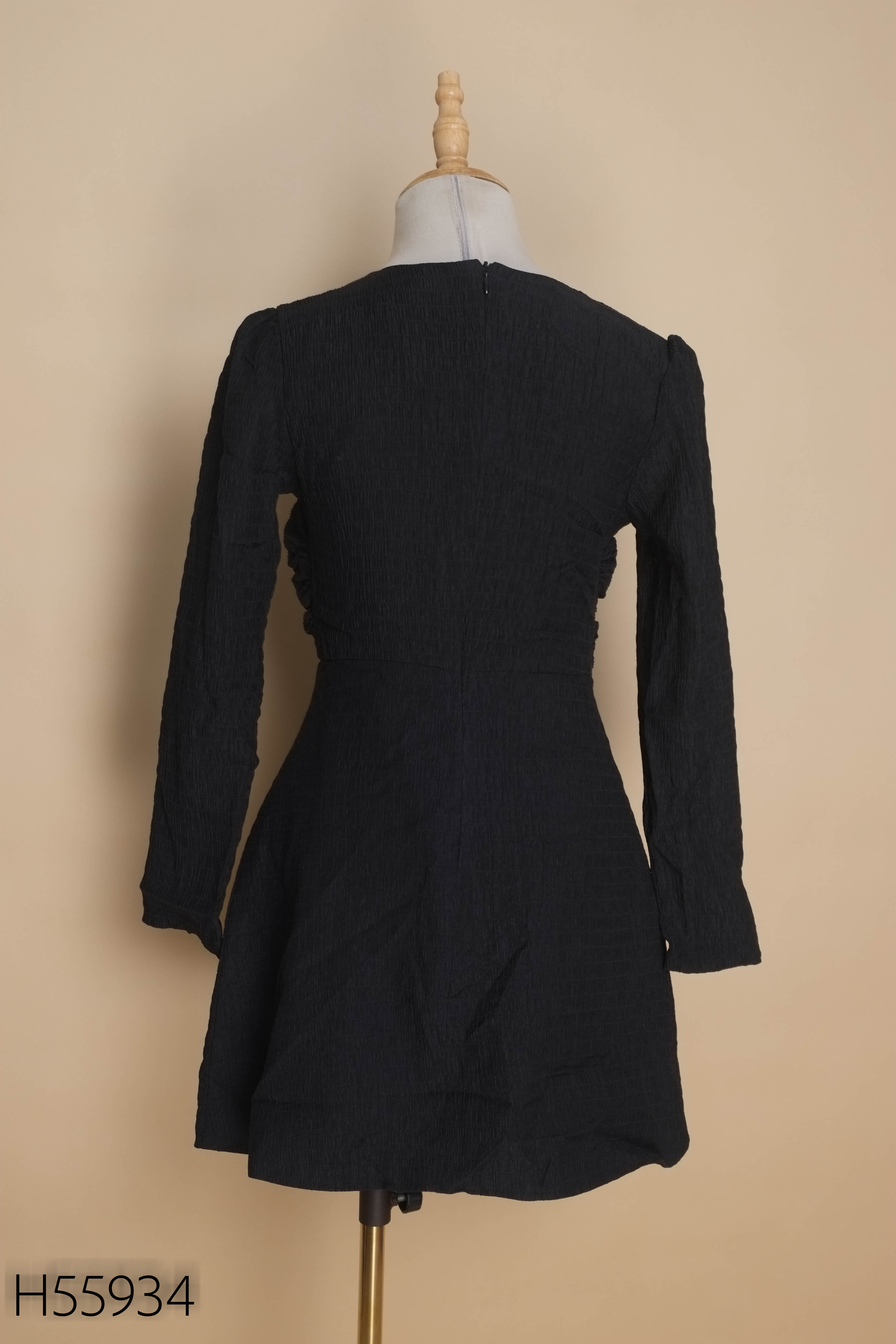 Váy BLISS SHOP đen cổ vuông