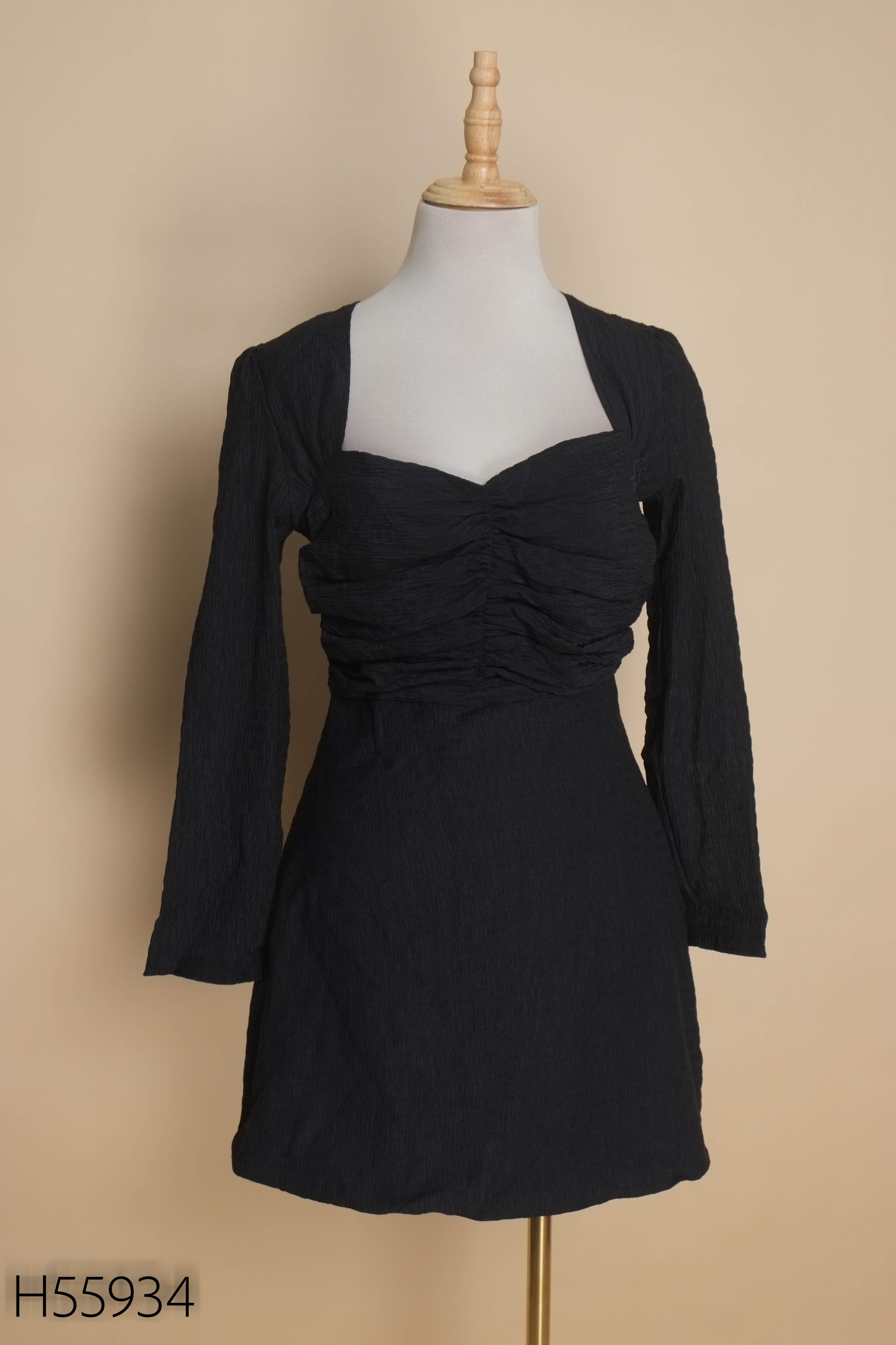 Váy BLISS SHOP đen cổ vuông
