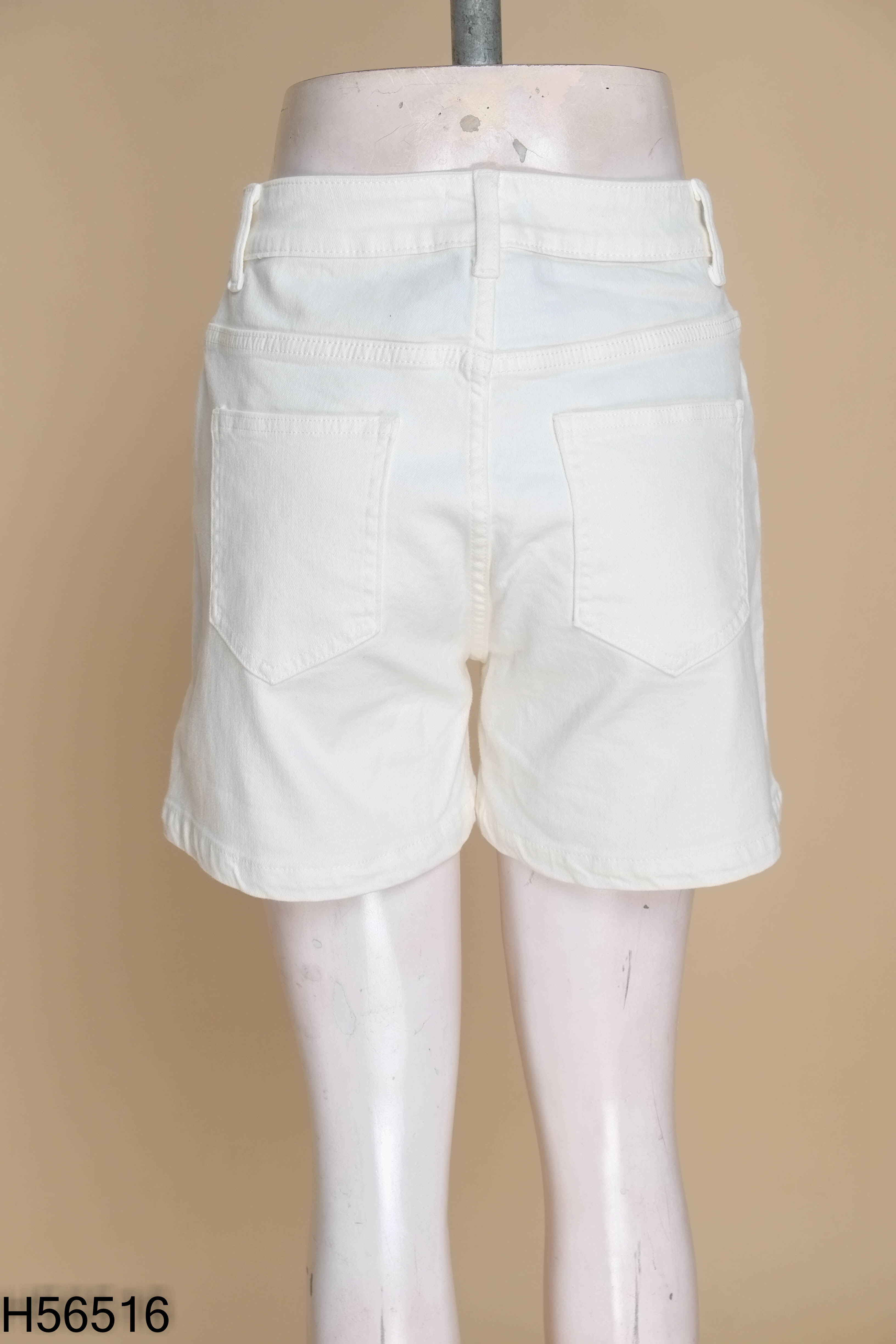 NEWTAG Quần short jean trắng