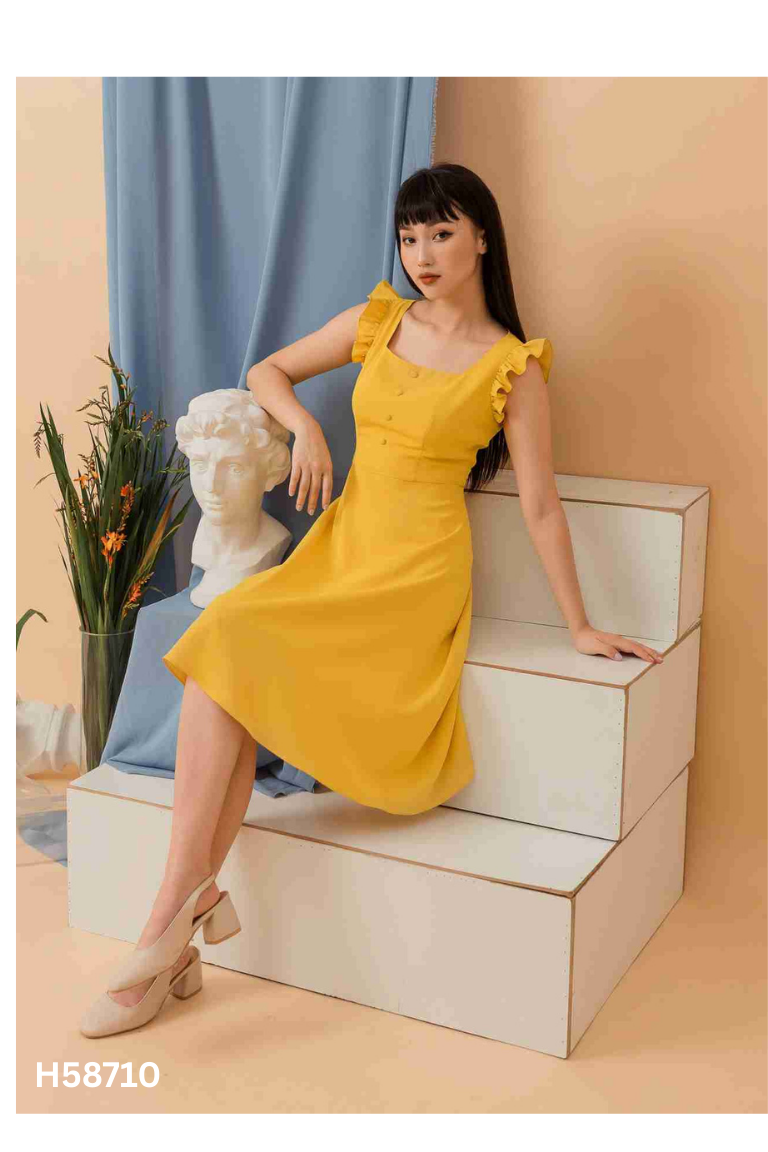Váy vàng cam cổ vuông