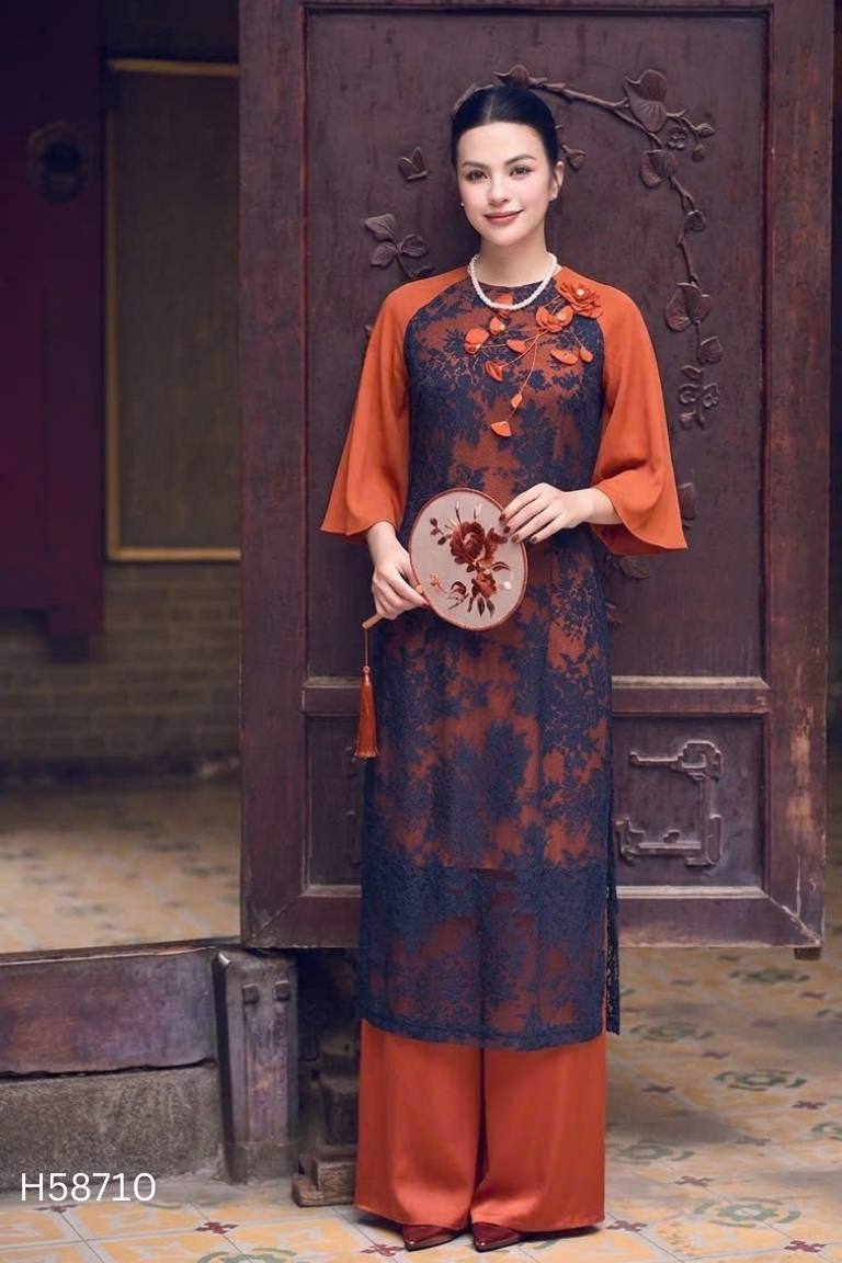 Áo dài LAMER nâu đỏ phối ren xanh