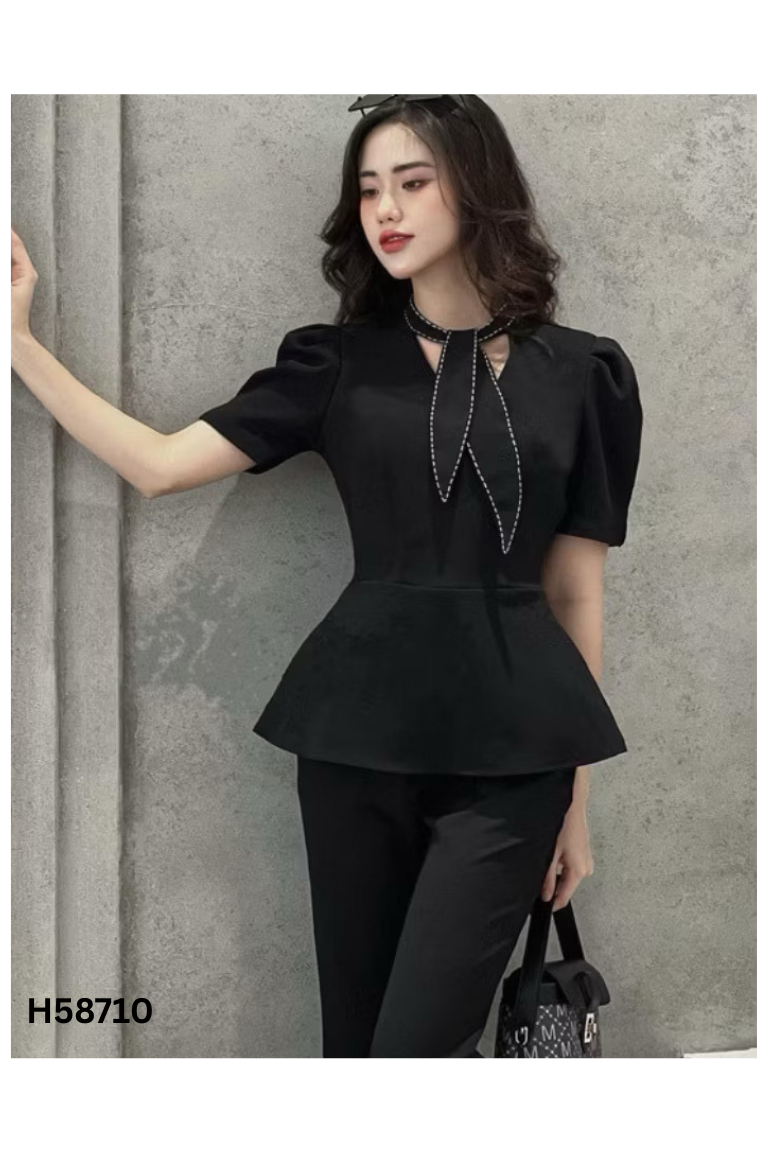 Áo đen viền trắng