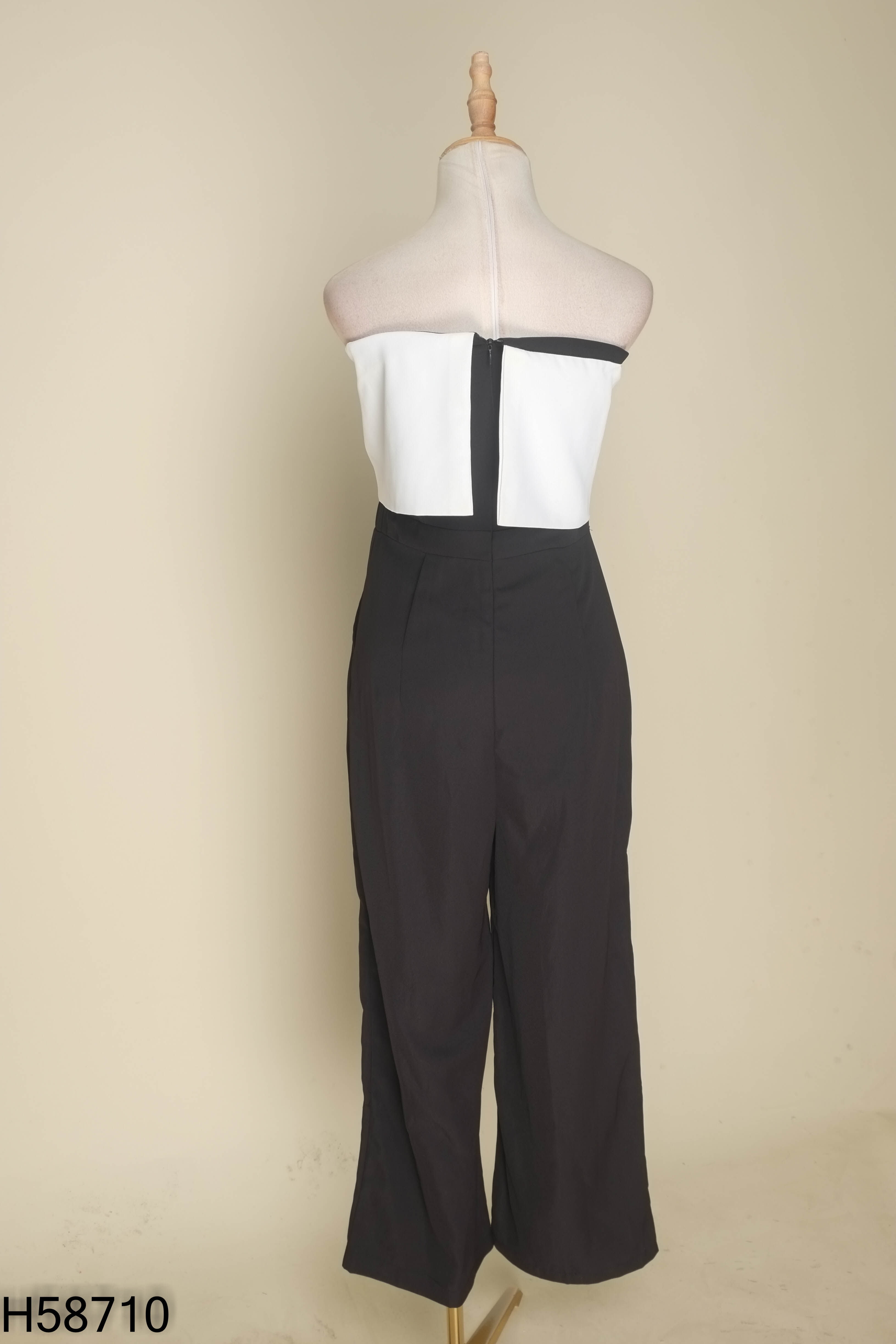 Jumpsuit đen phối trắng