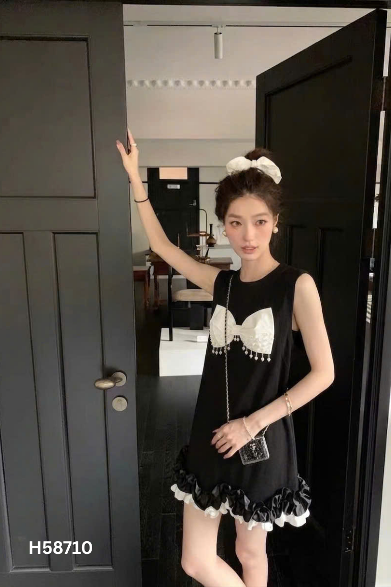 Váy đên đính nơ viền bèo