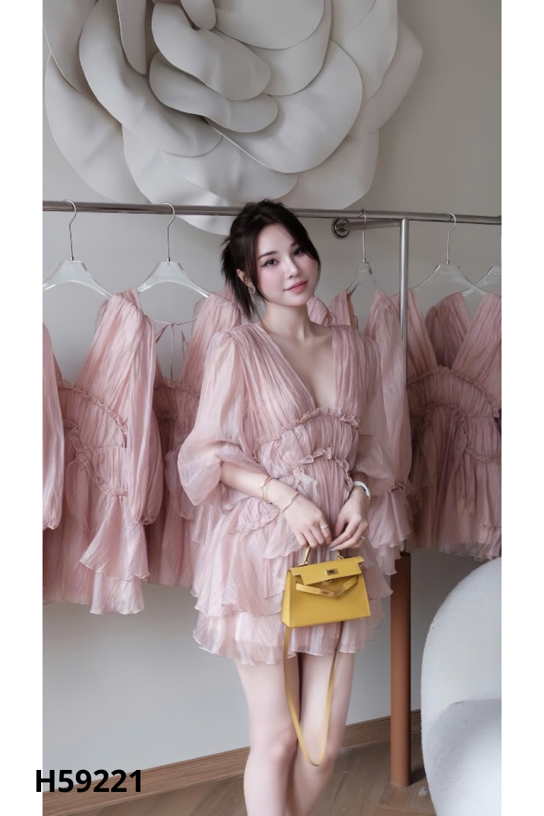Váy voan hồng hở lưng