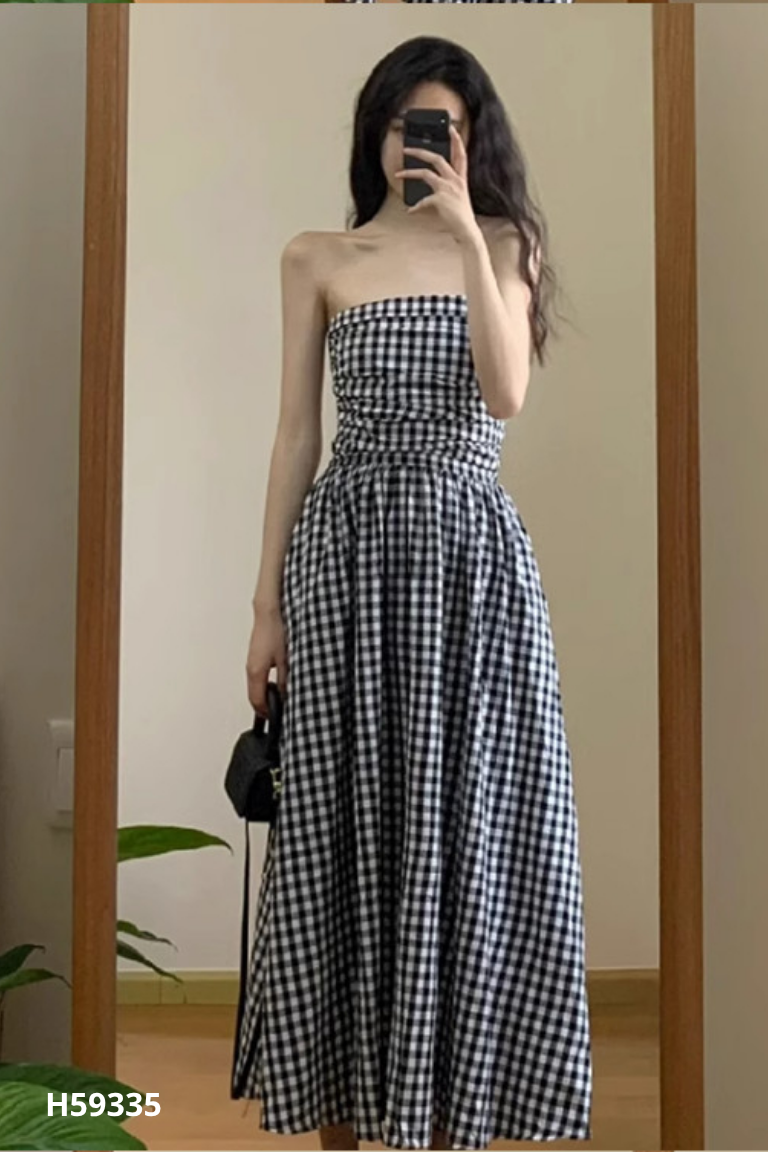 Váy đen quây kẻ caro eo chun
