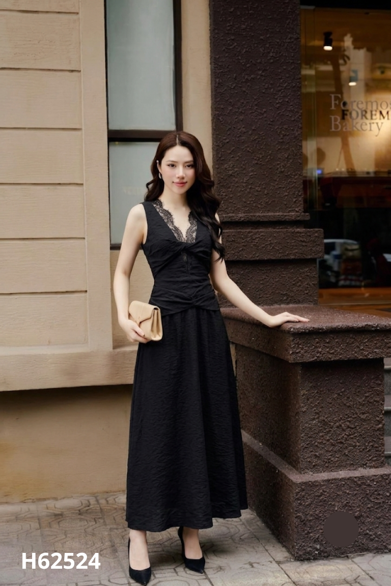 Váy đen phối ren