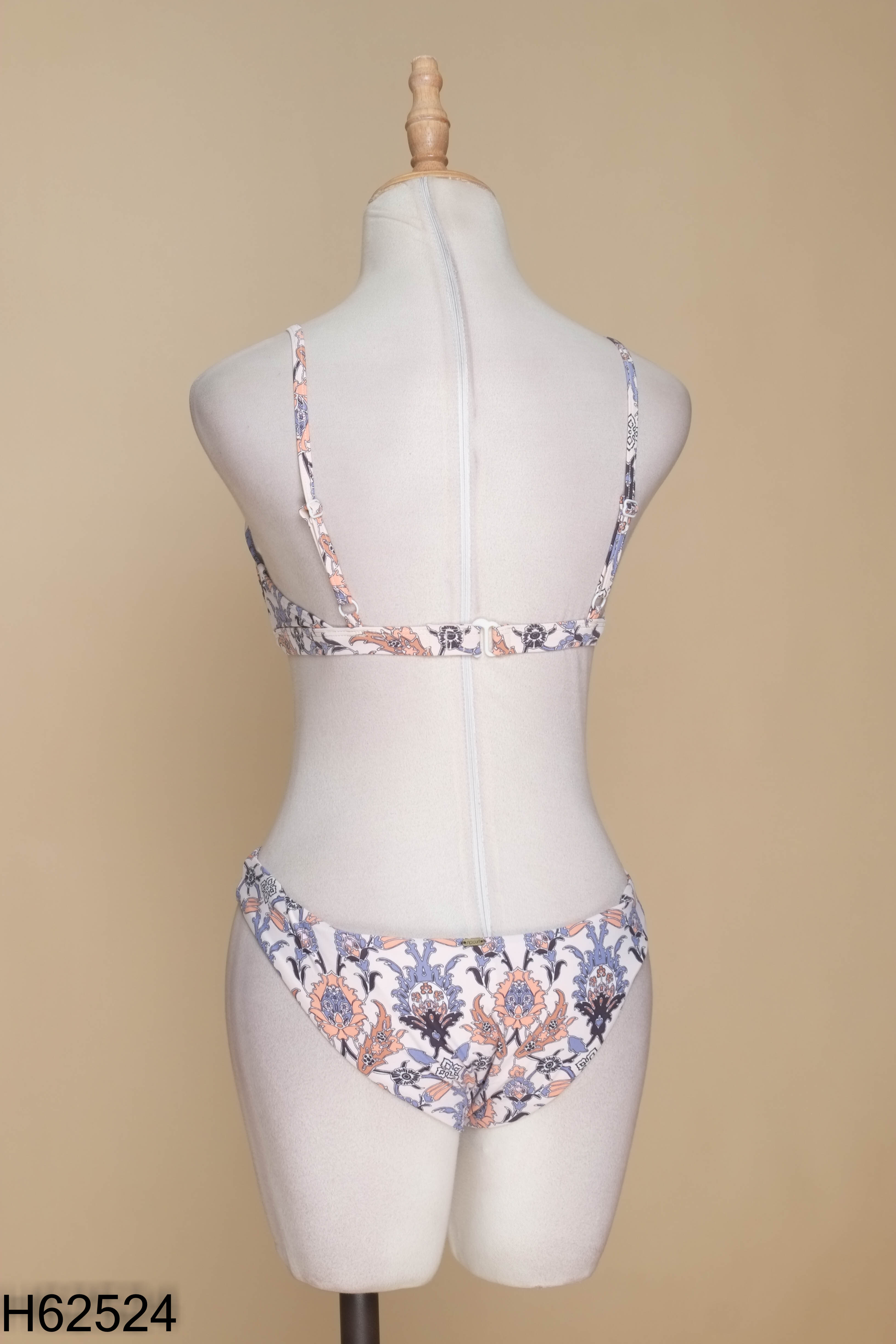 Set bikini hồng họa tiết hoa