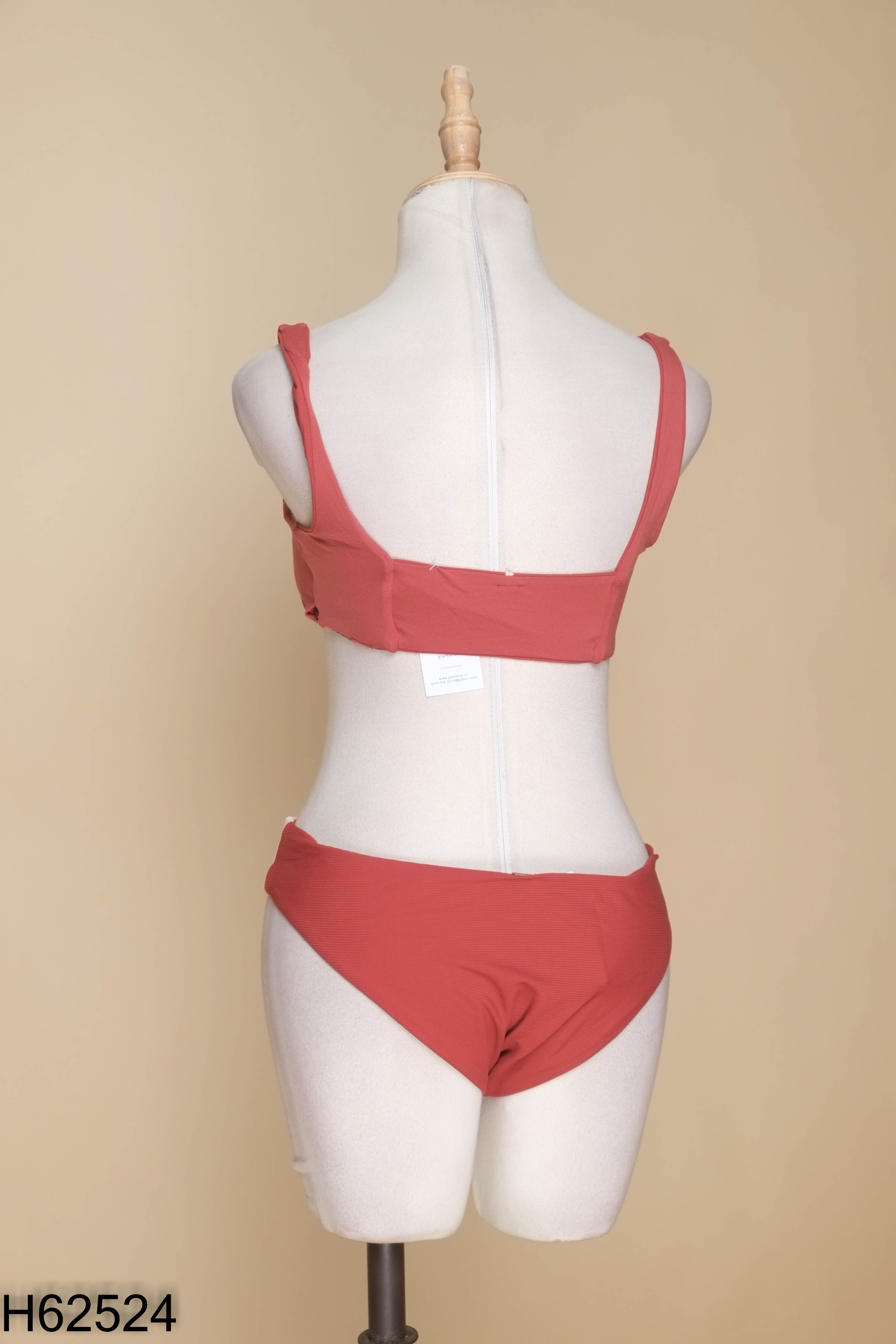 Set bikini đỏ viền sọc