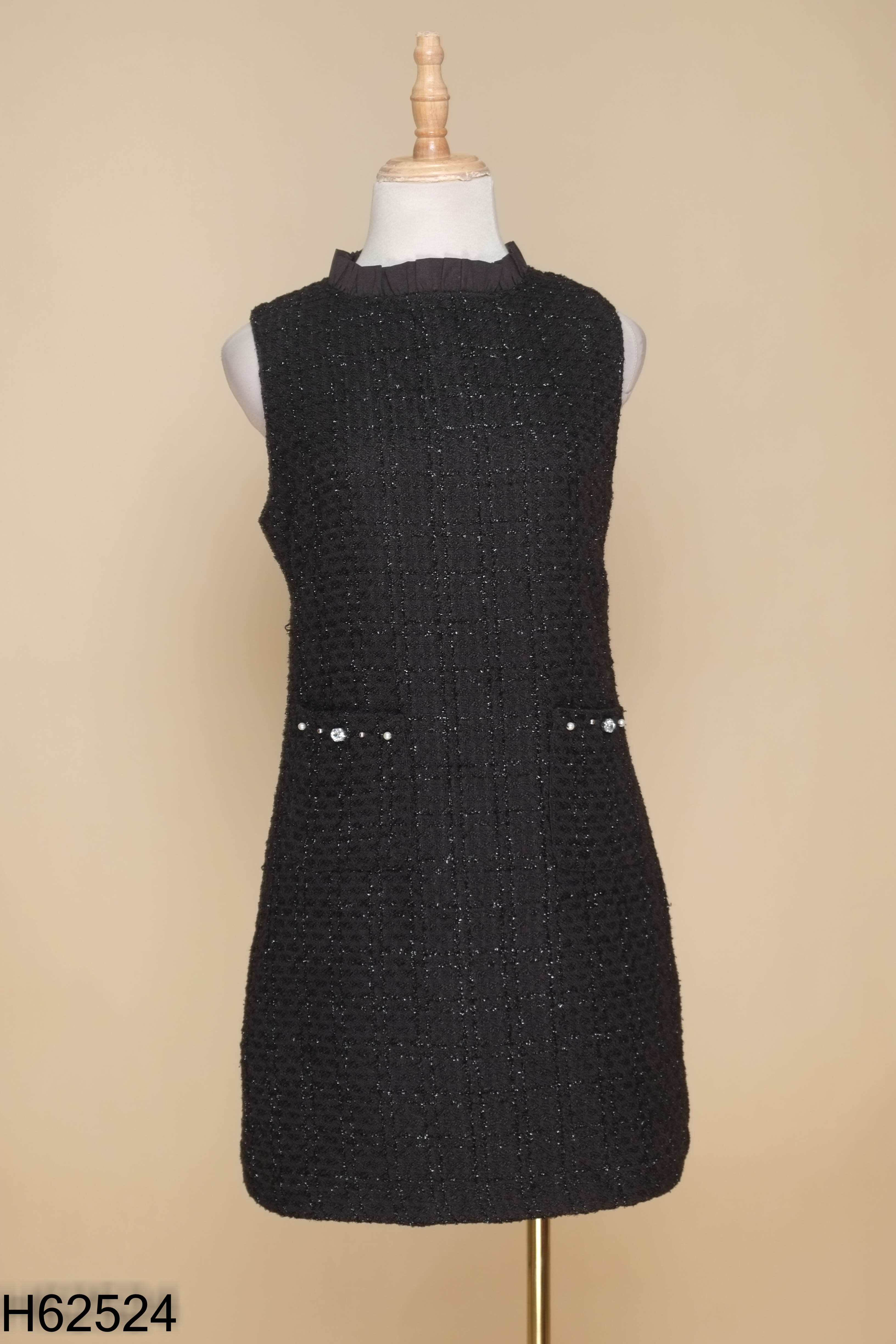 Váy dạ tweed đen đính đá