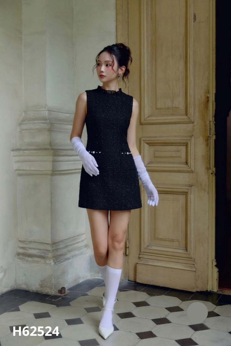 Váy dạ tweed đen đính đá