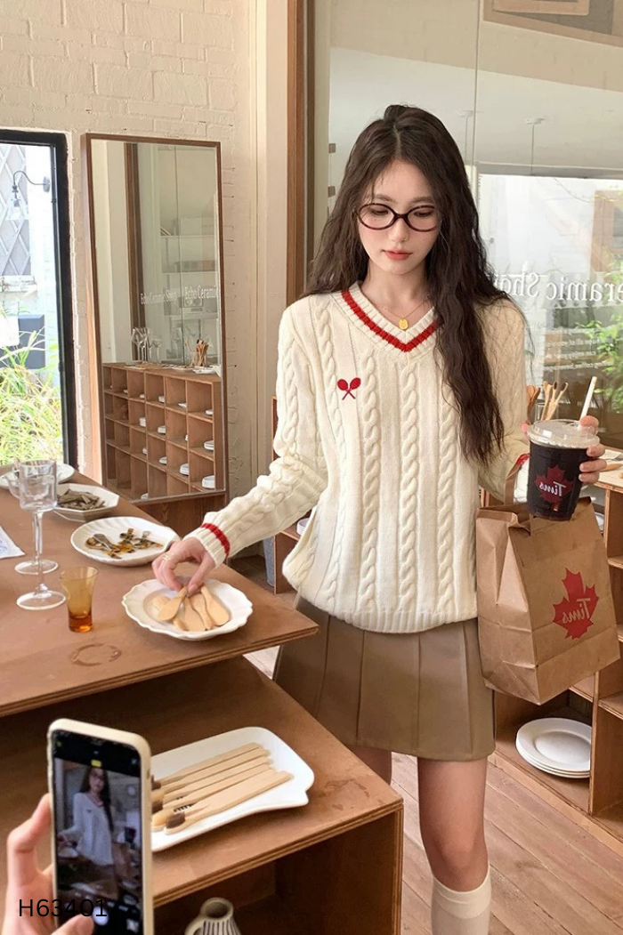 Áo len be viền đỏ
