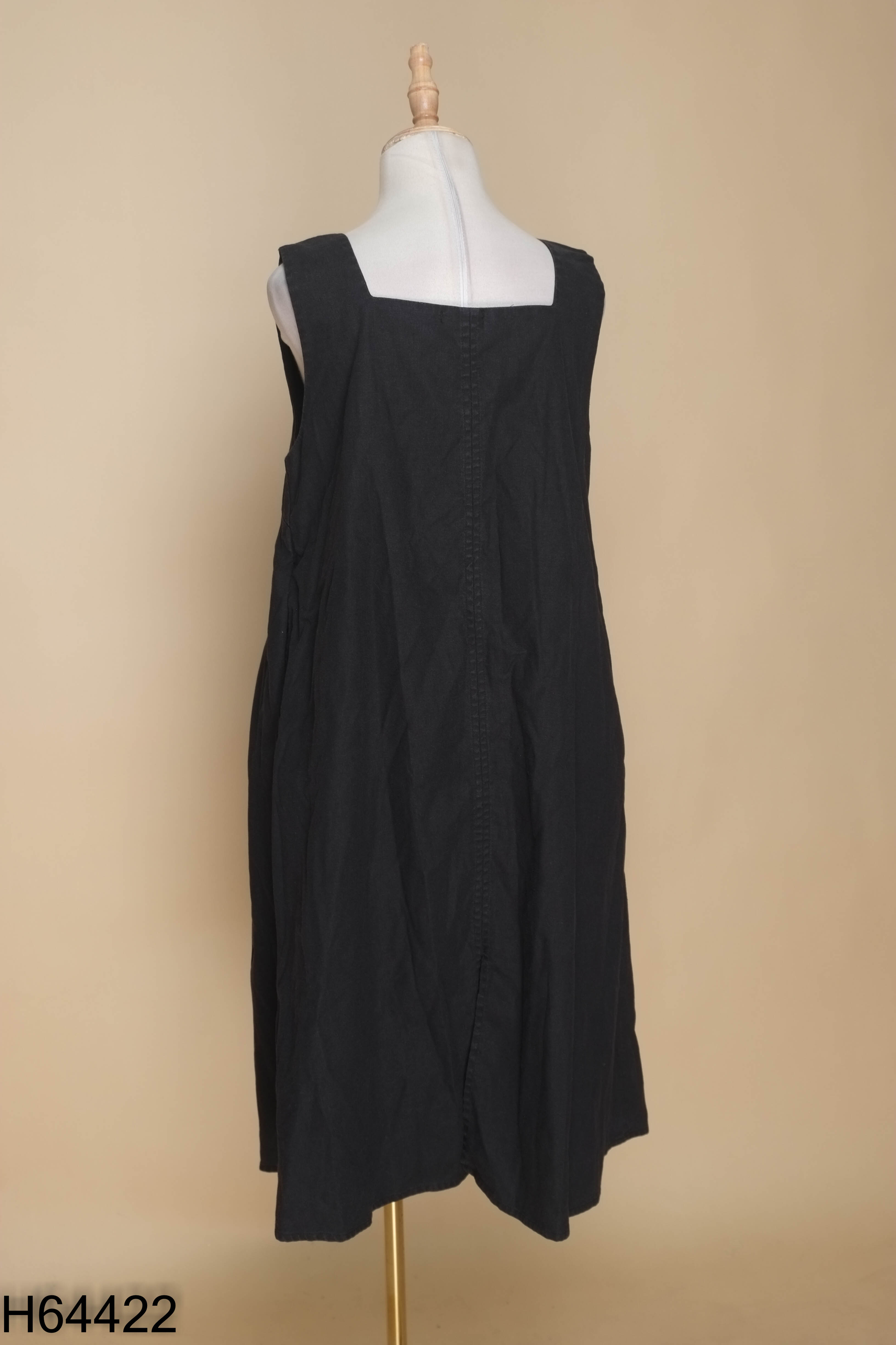 Váy linen đen cổ vuông