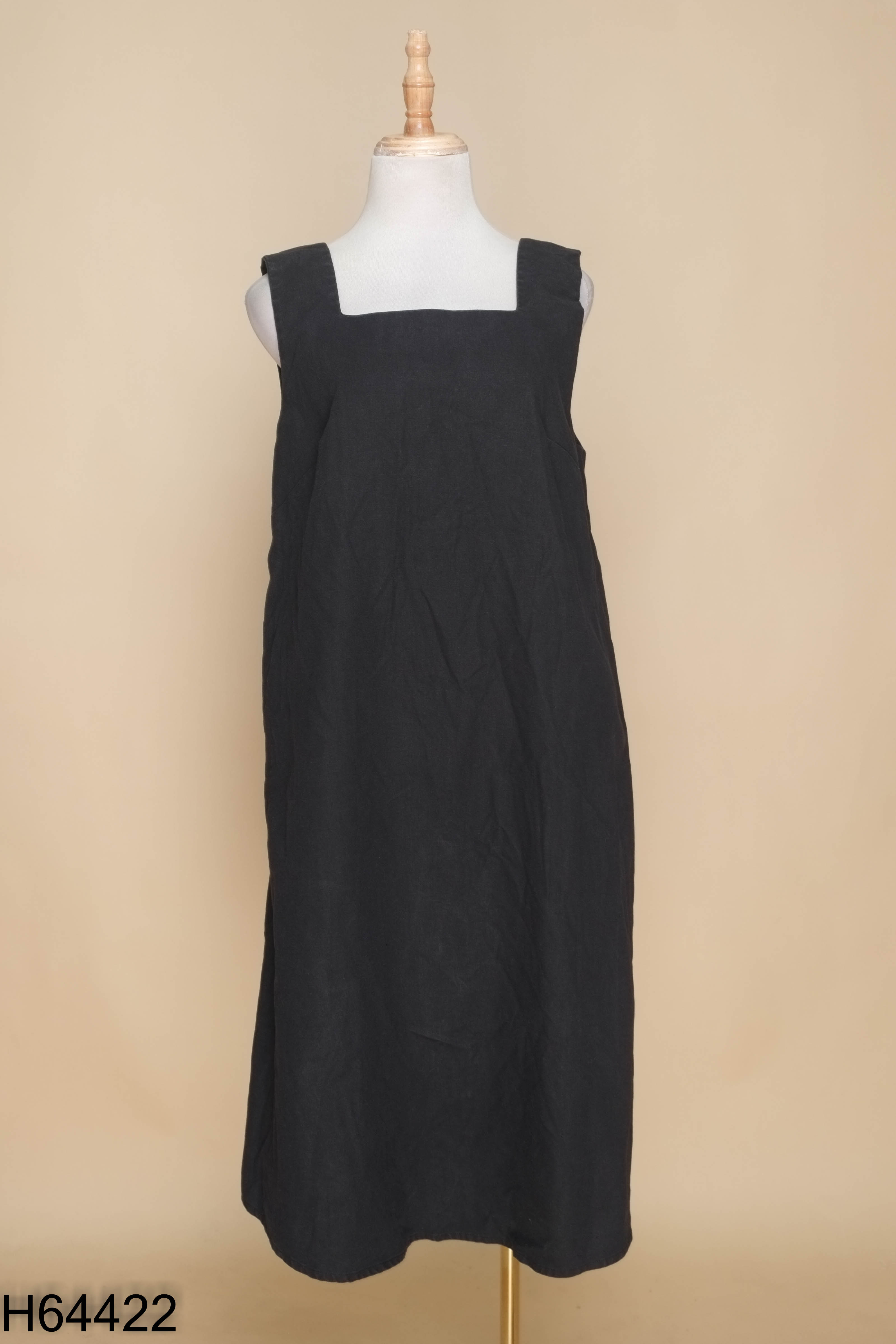 Váy linen đen cổ vuông