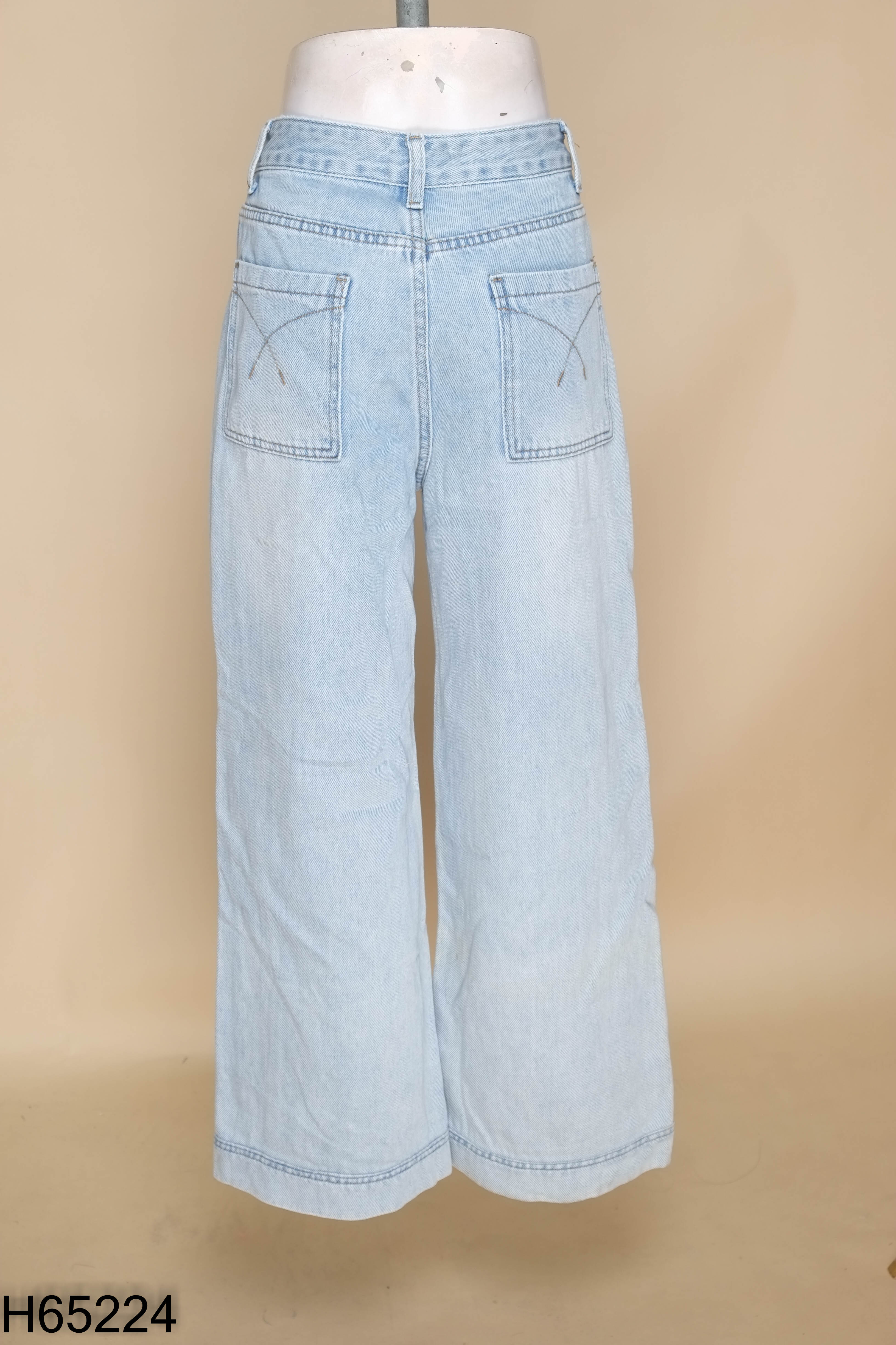 Quần jeans xanh trơn