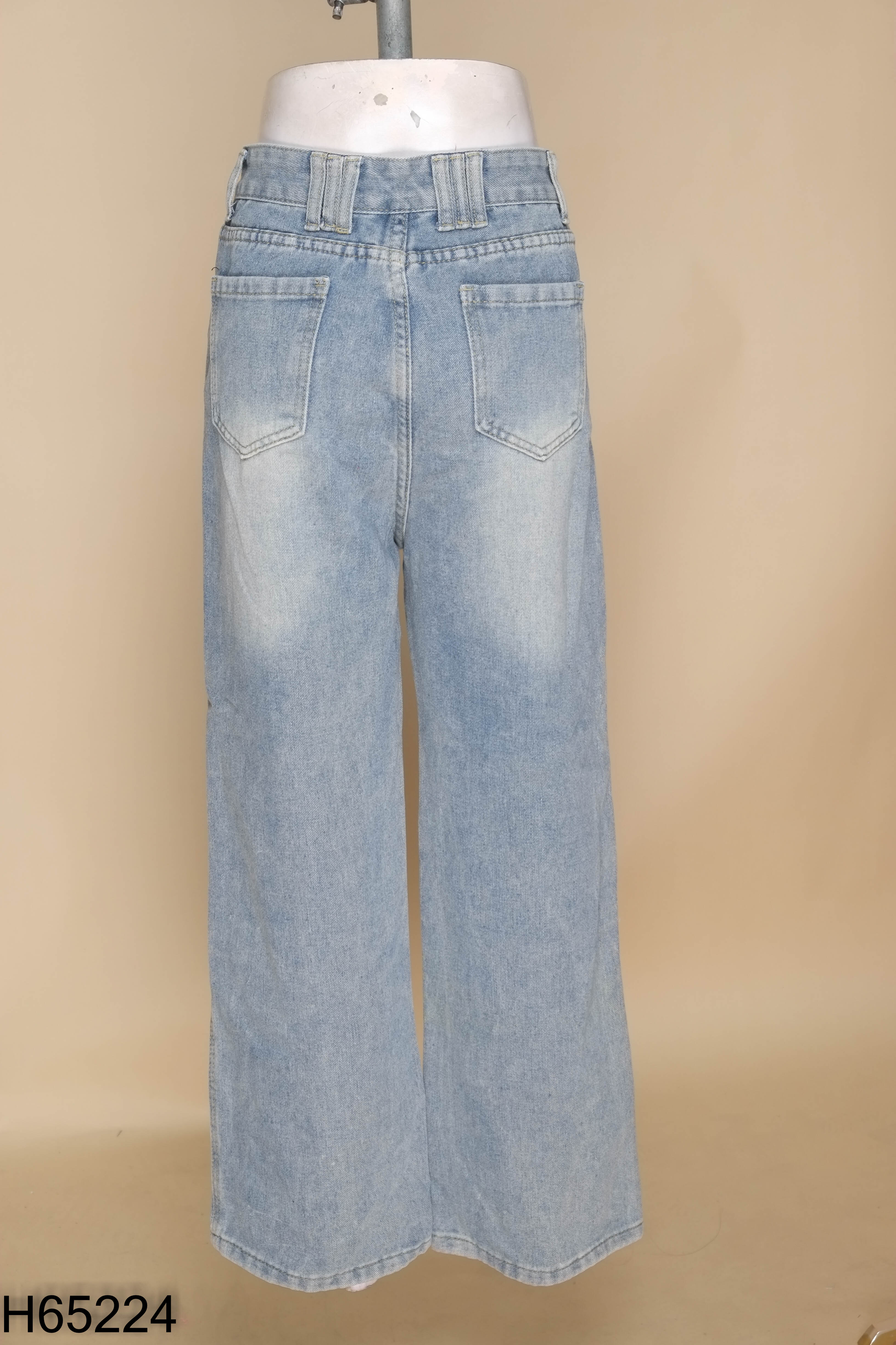 Quần jeans xanh suông