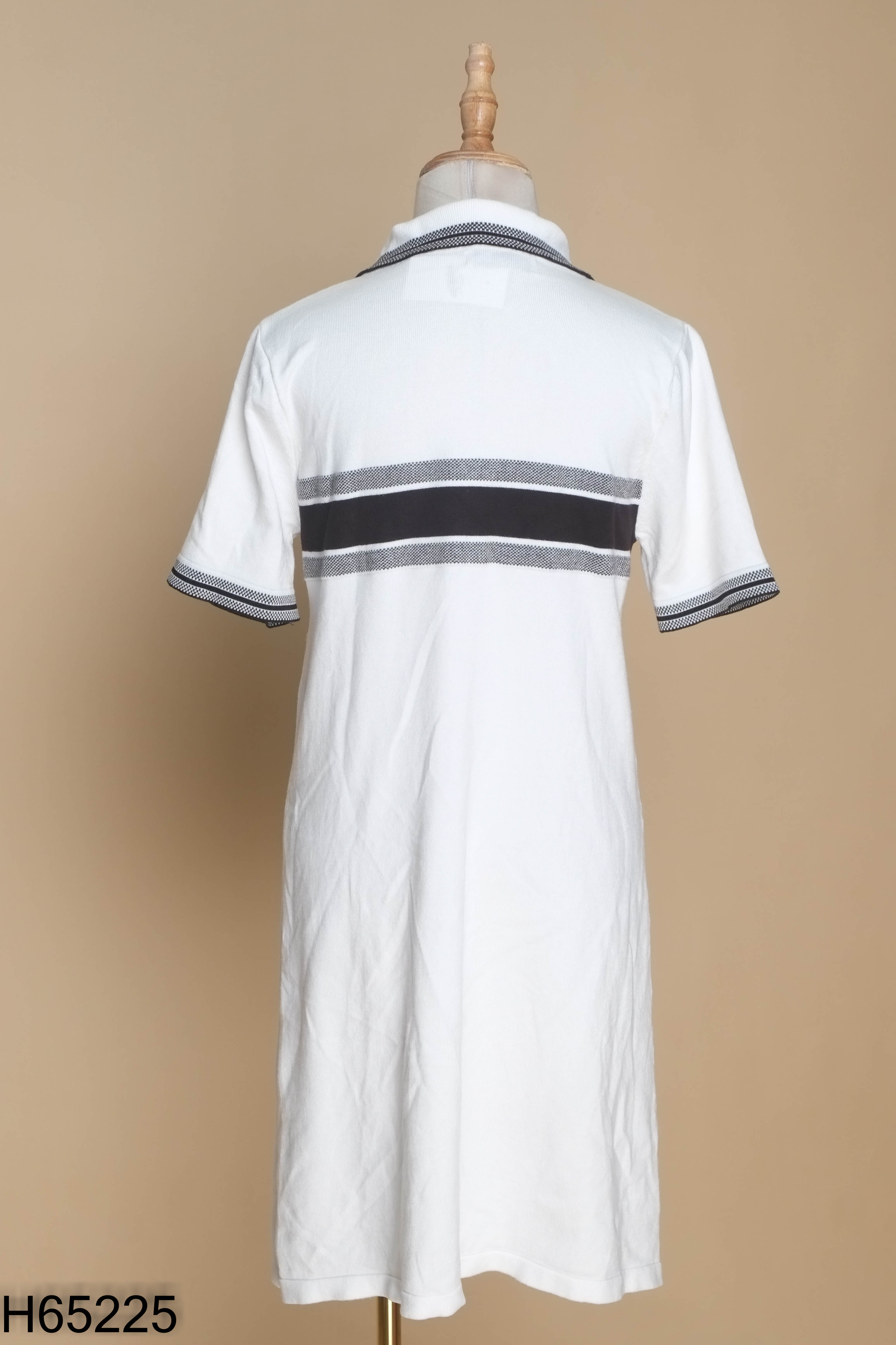 Váy len body trắng in chữ