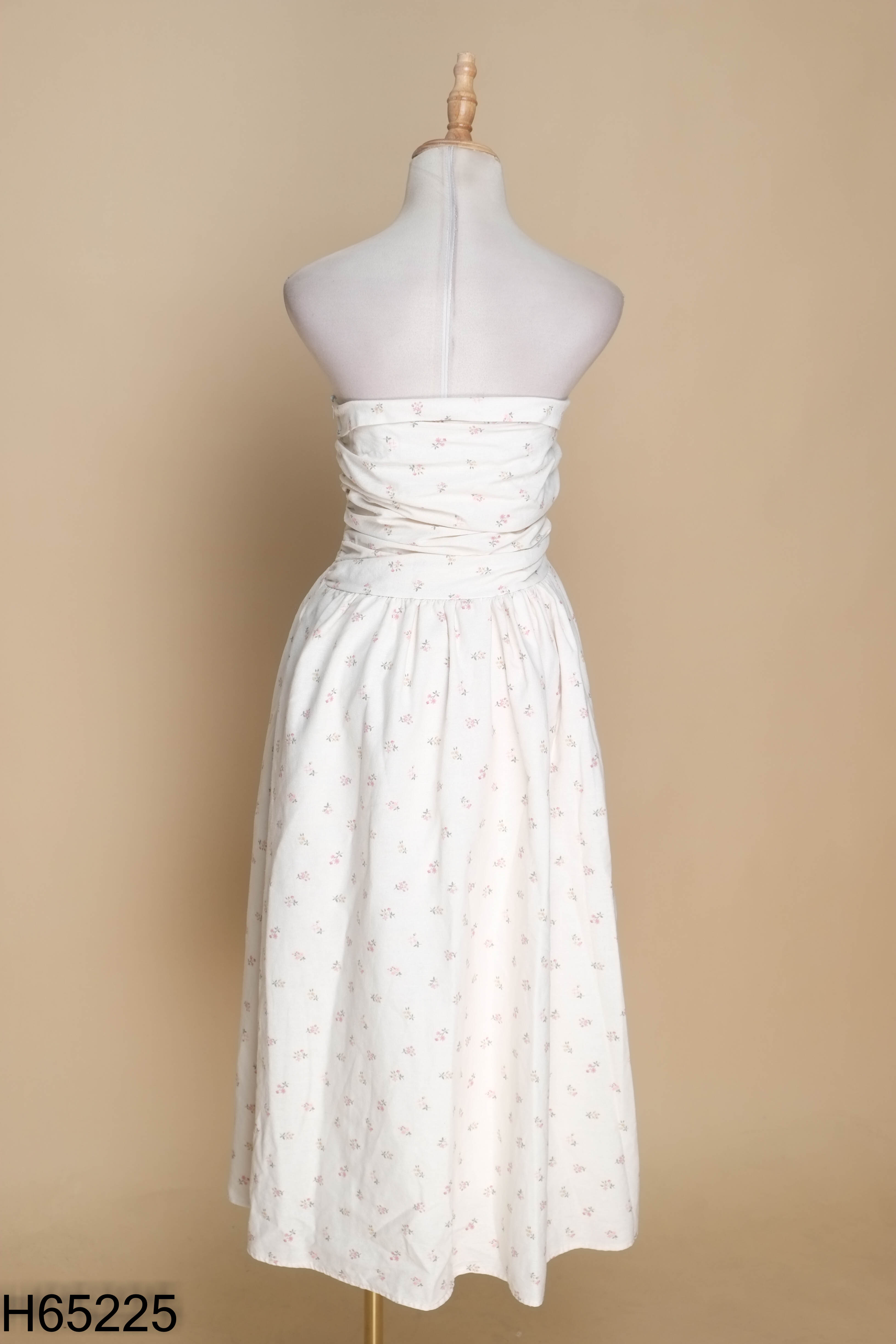 Váy linen be họa tiết hoa