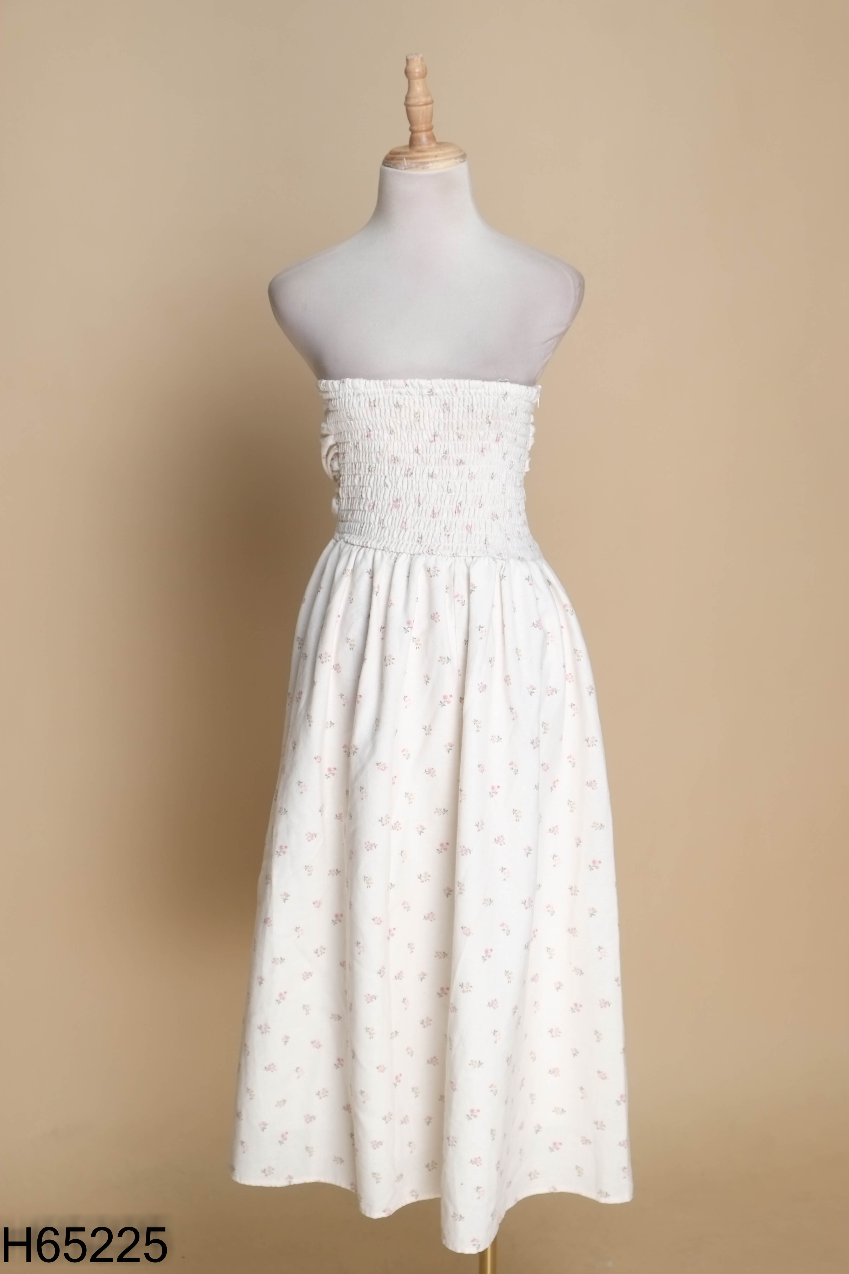 Váy linen be họa tiết hoa