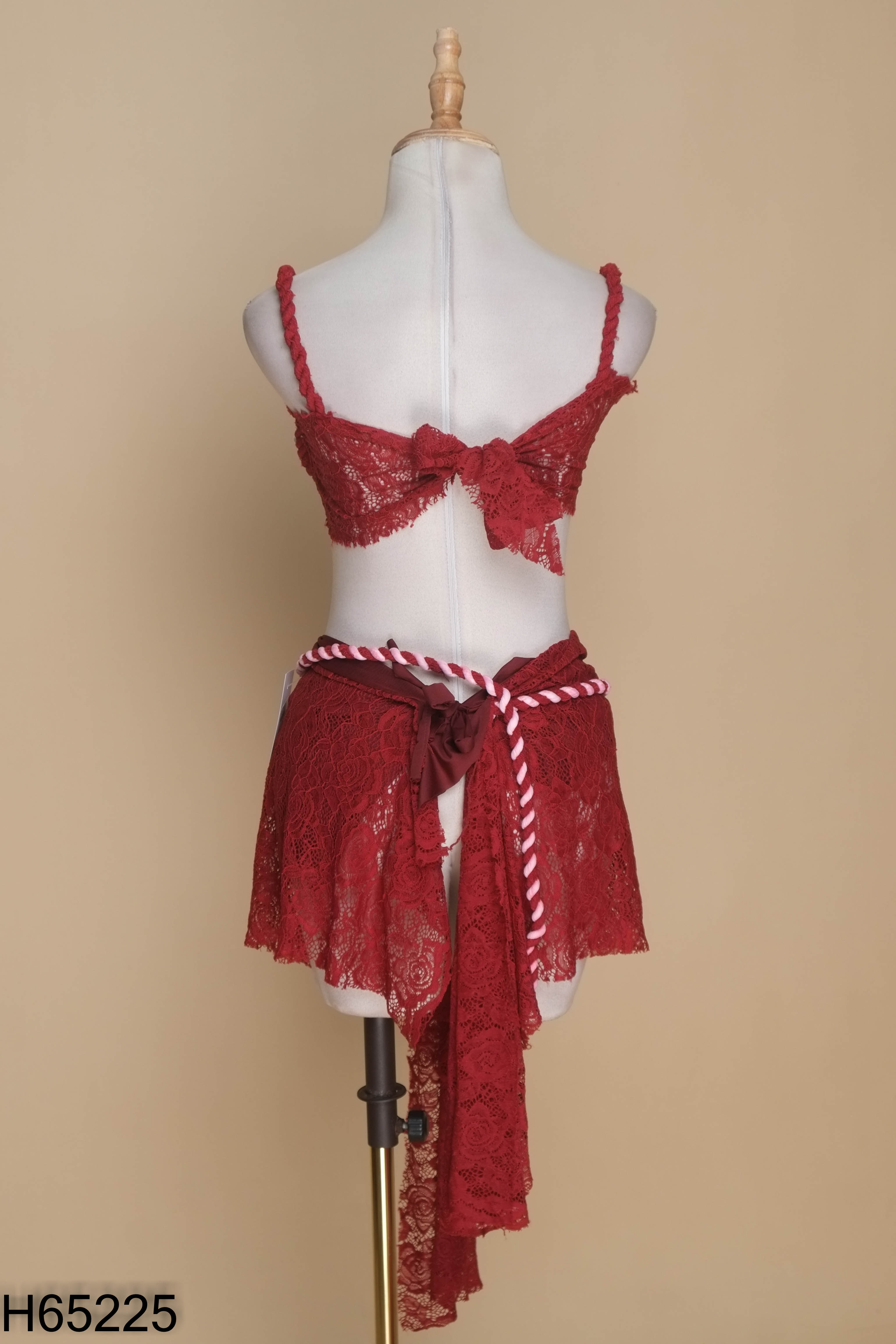 Set bikini ren đỏ phối ngọc