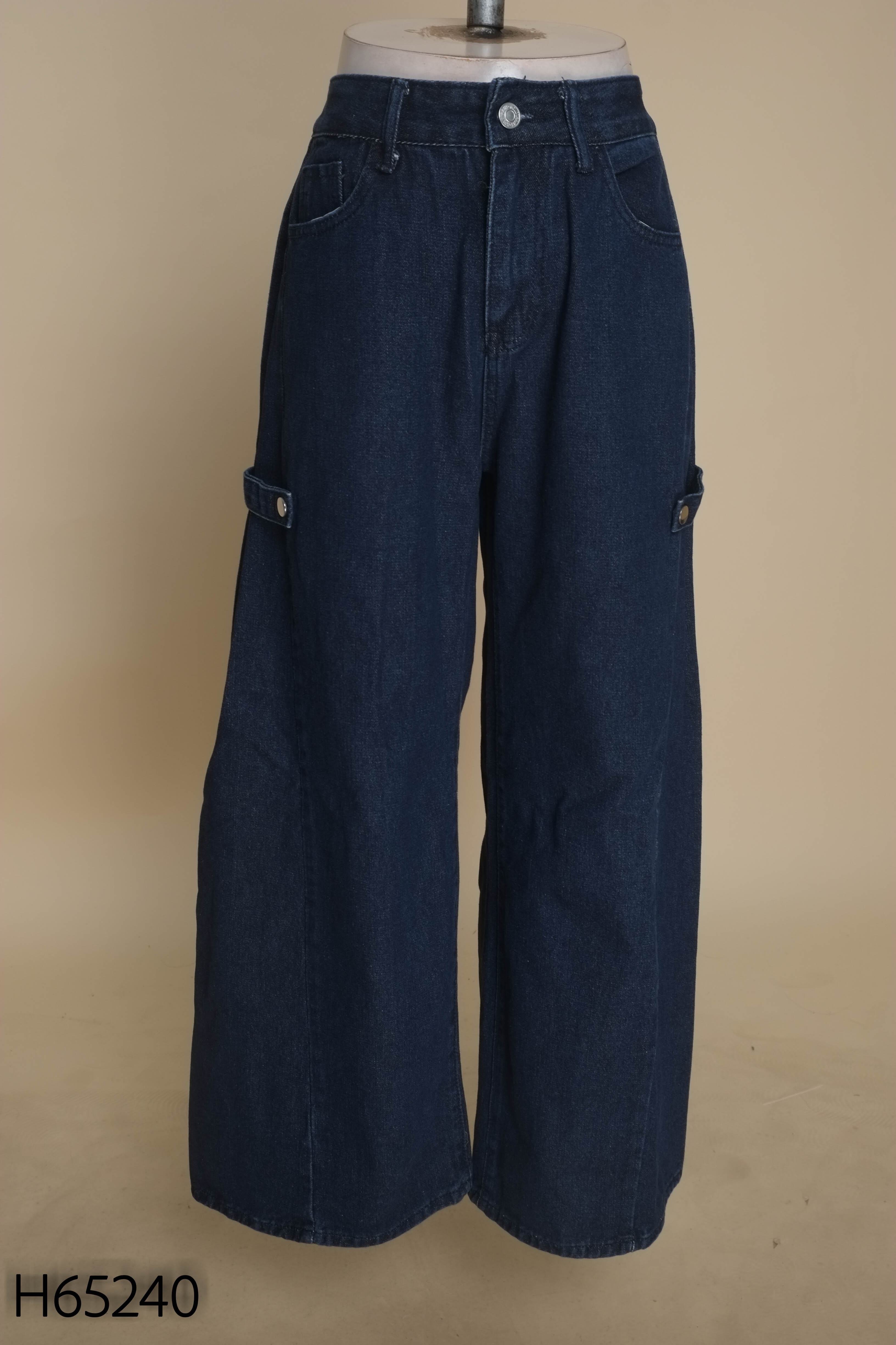 Quần jeans xanh sẫm trơn rộng phối kiểu