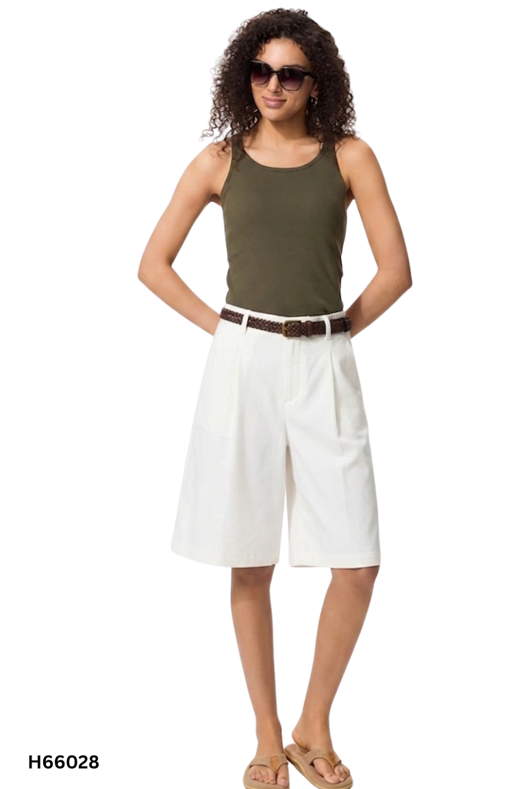 Quần shorts UNIQLO lửng trắng