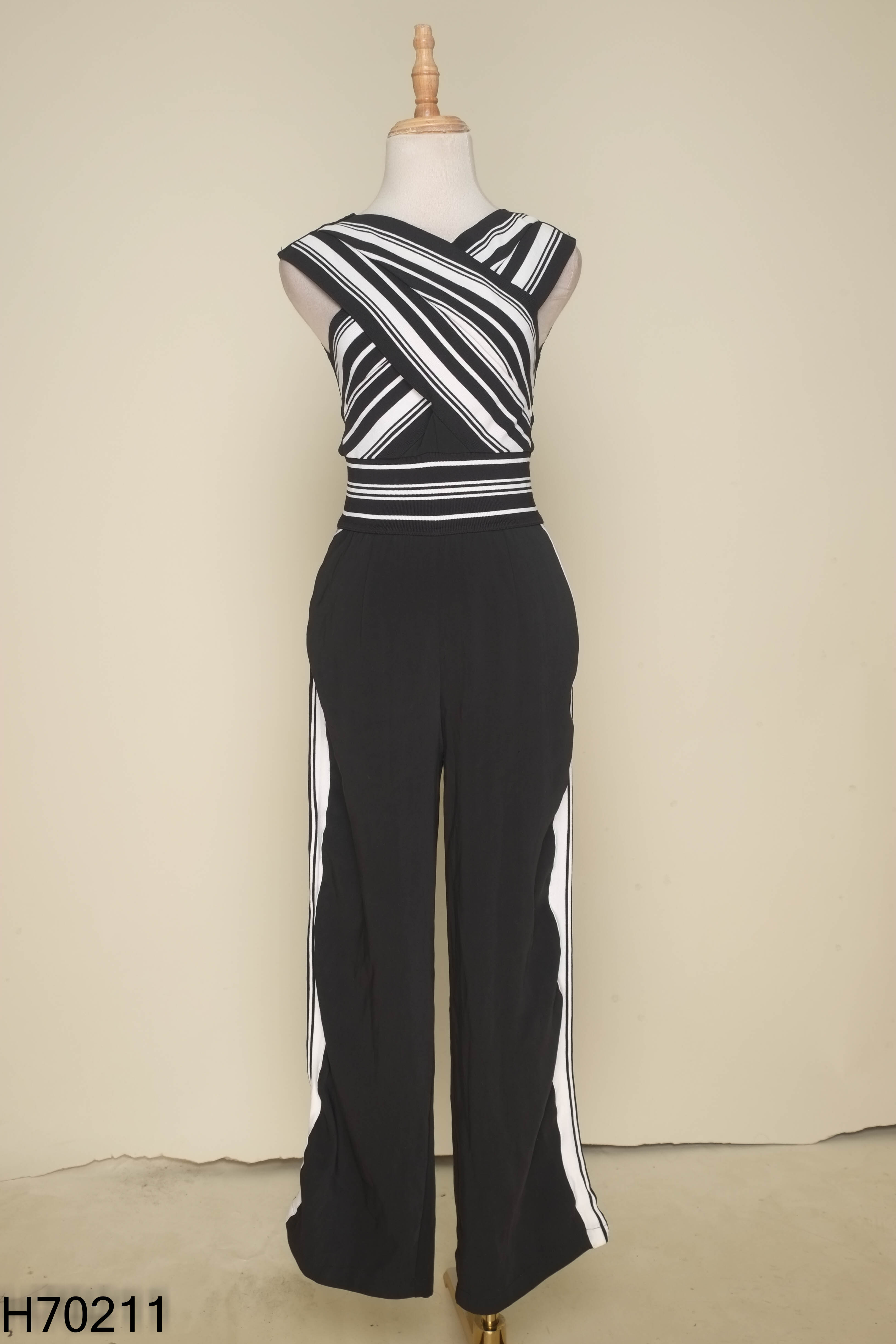 Jumpsuits phối trắng