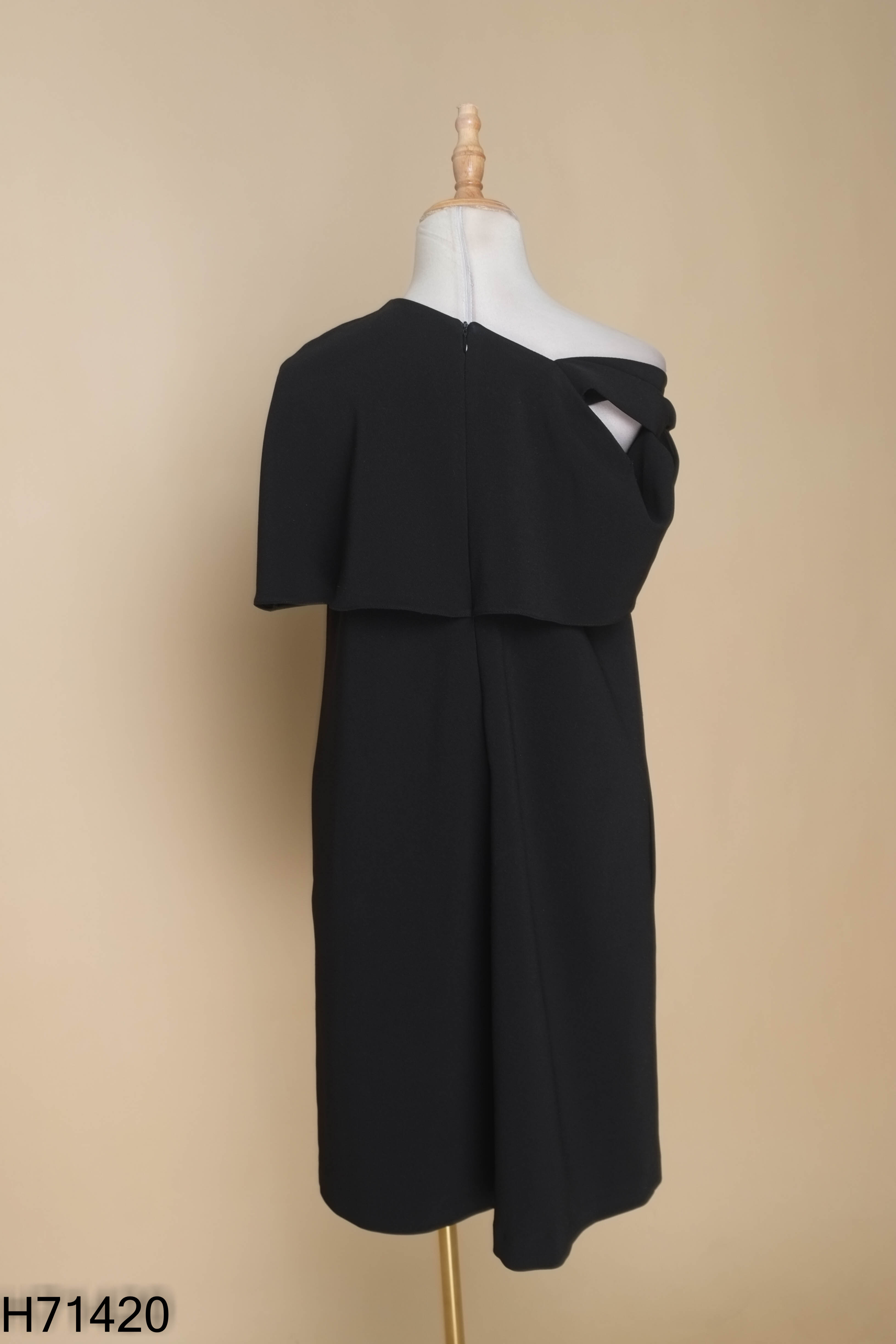 H7142010837-Váy đen AMY STORE lệch vai