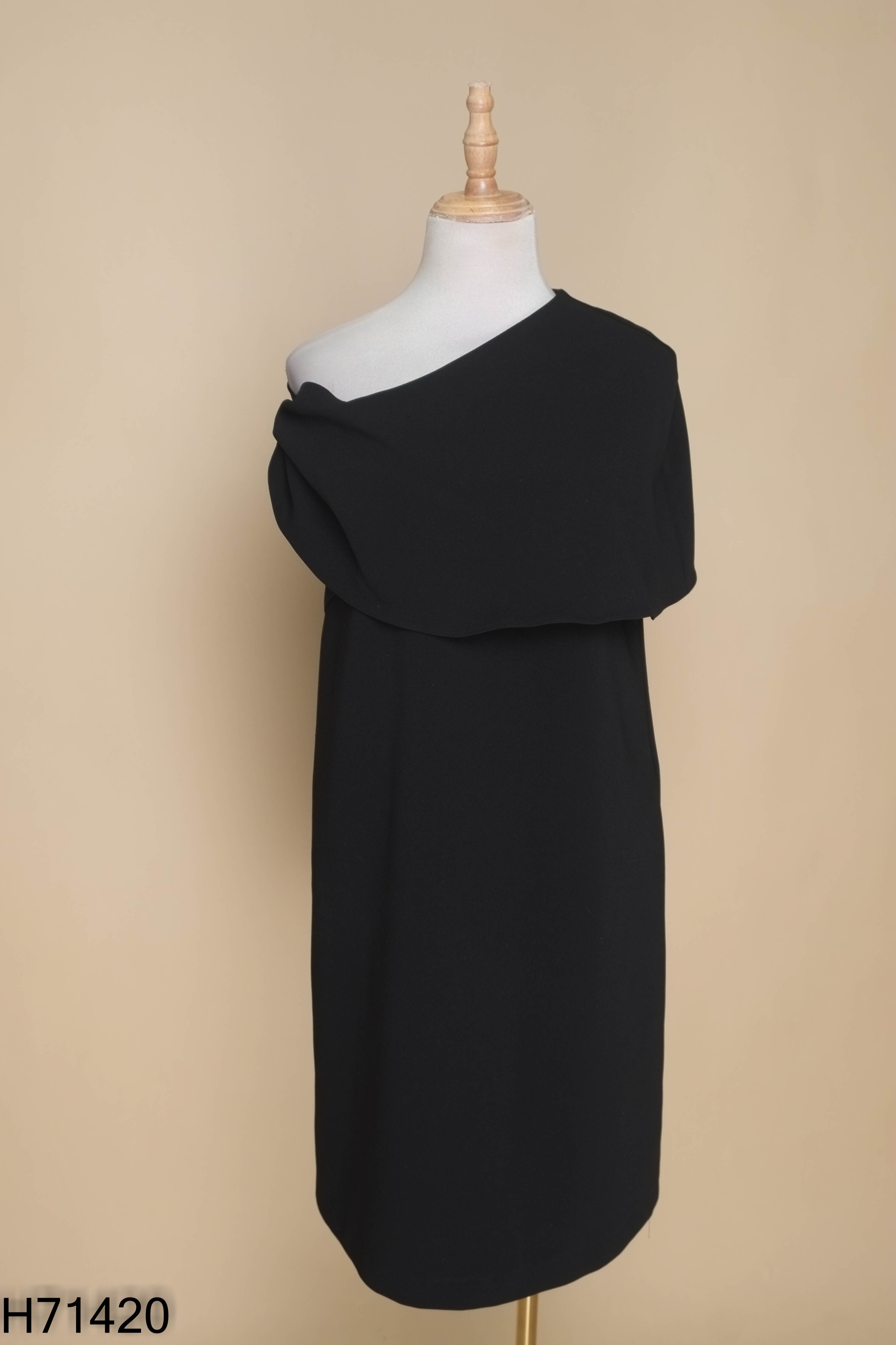 H7142010837-Váy đen AMY STORE lệch vai
