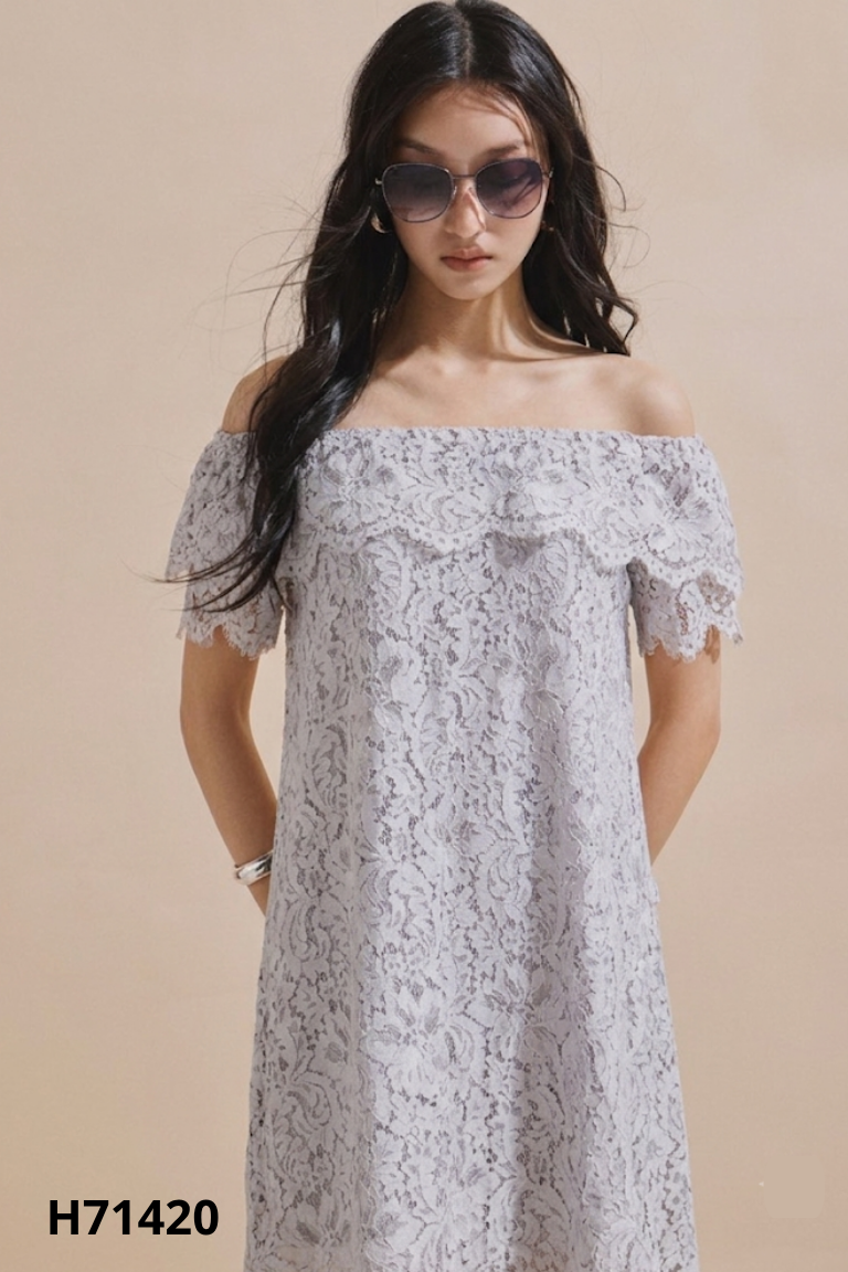 H7142010840-Váy ren D.CHIC trễ vai xám
