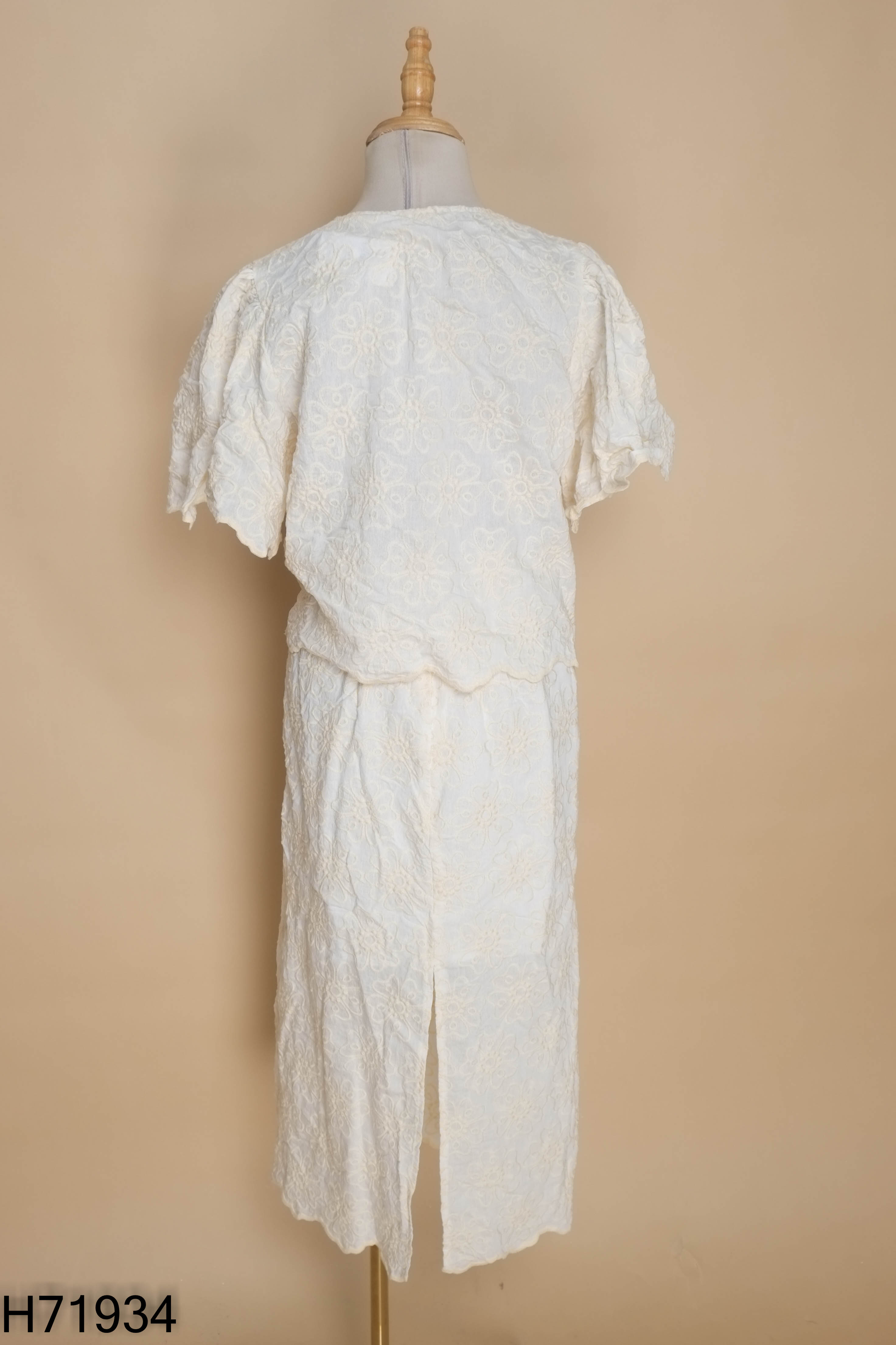 Set Áo linen be thêu hoa + chân váy