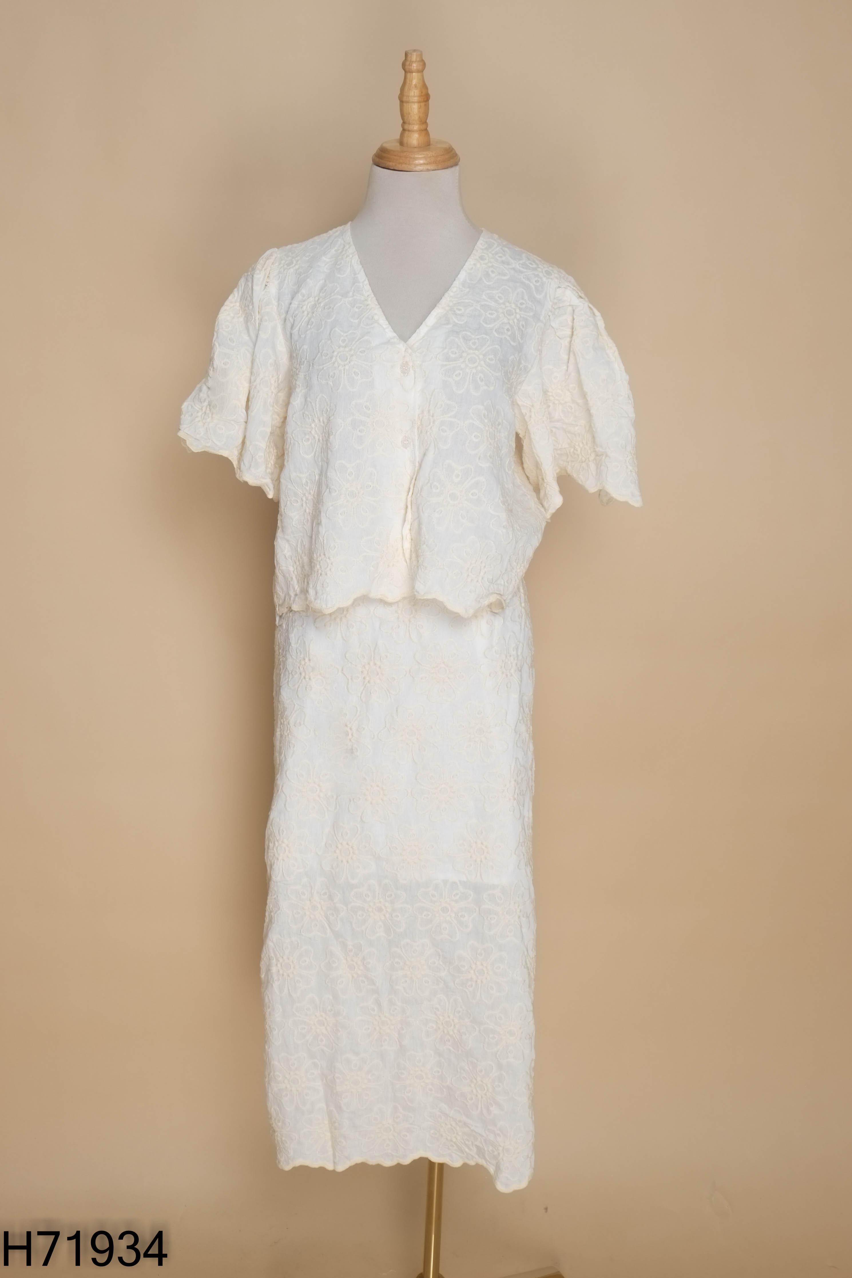 Set Áo linen be thêu hoa + chân váy