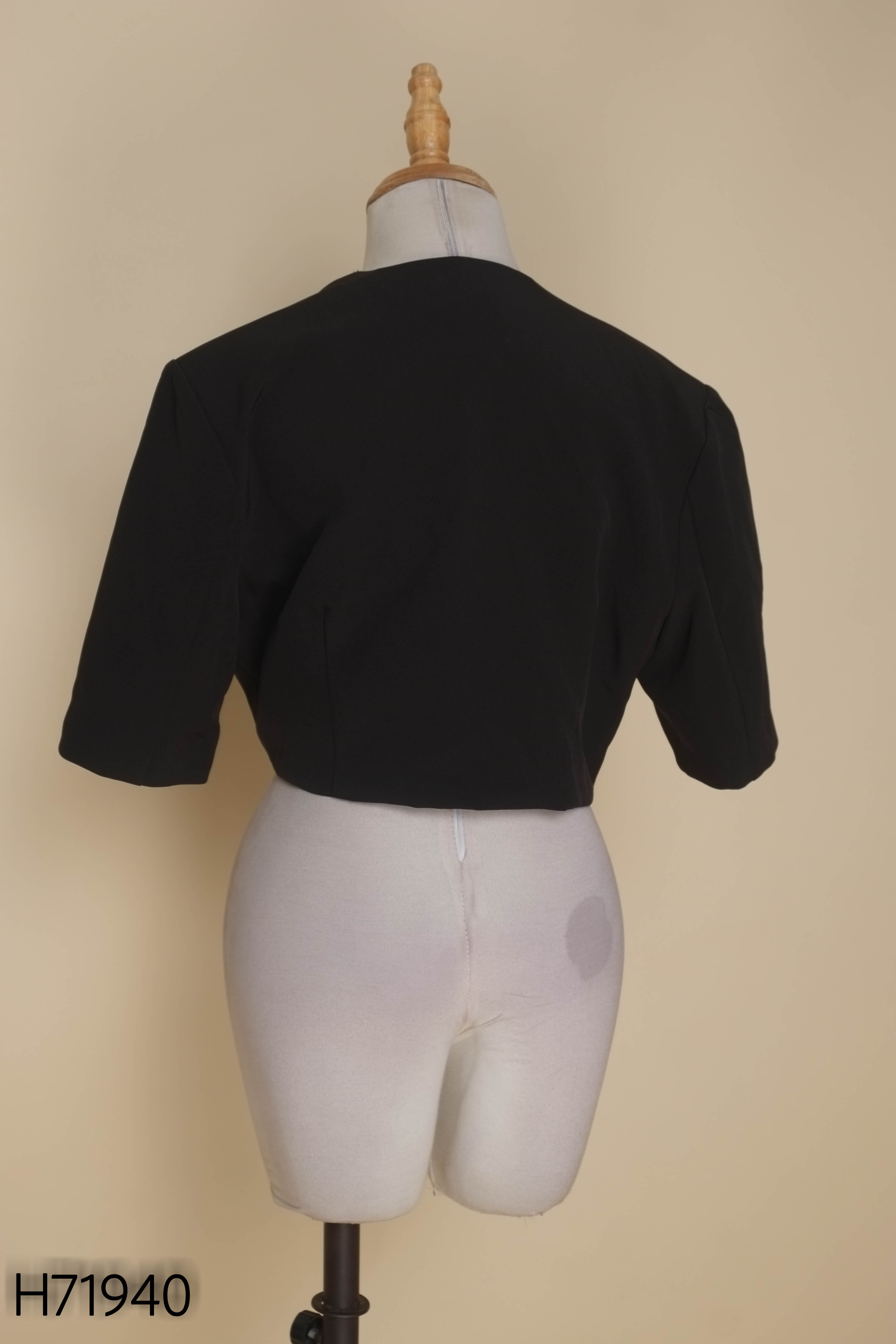 Áo đen GARDE ROBE crotop