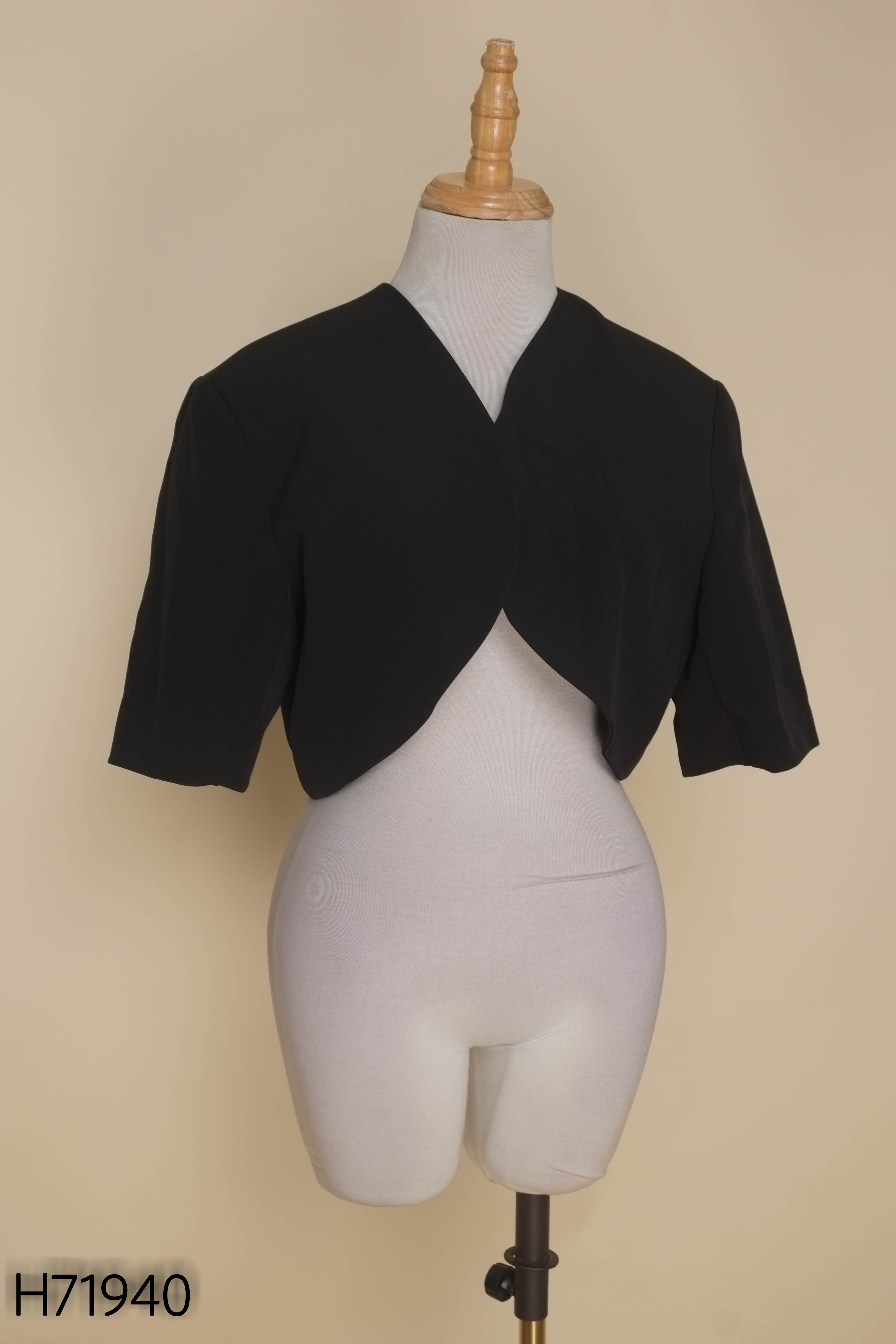 Áo đen GARDE ROBE crotop