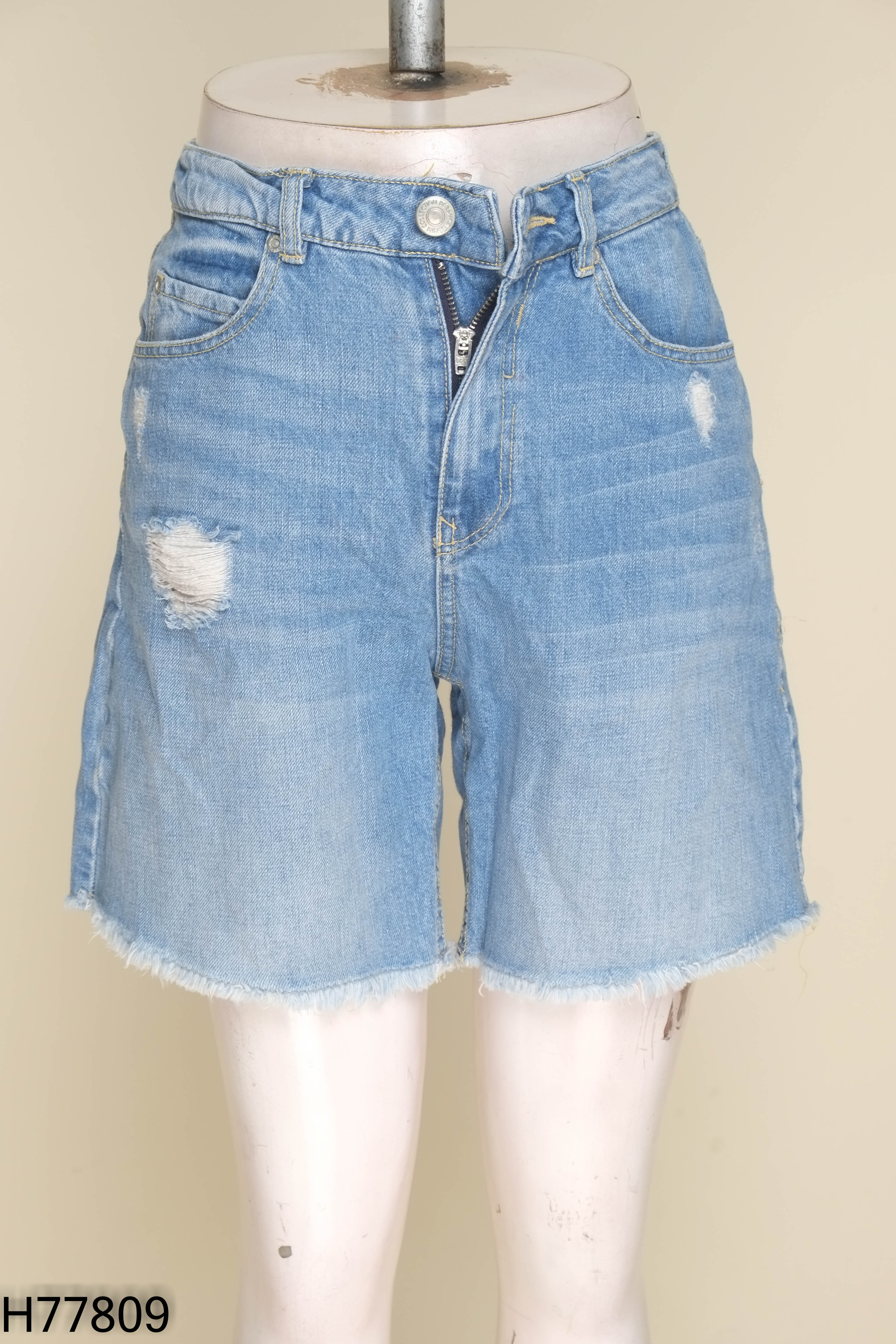 Quần shorts lửng BERSHKA jeans xanh rách