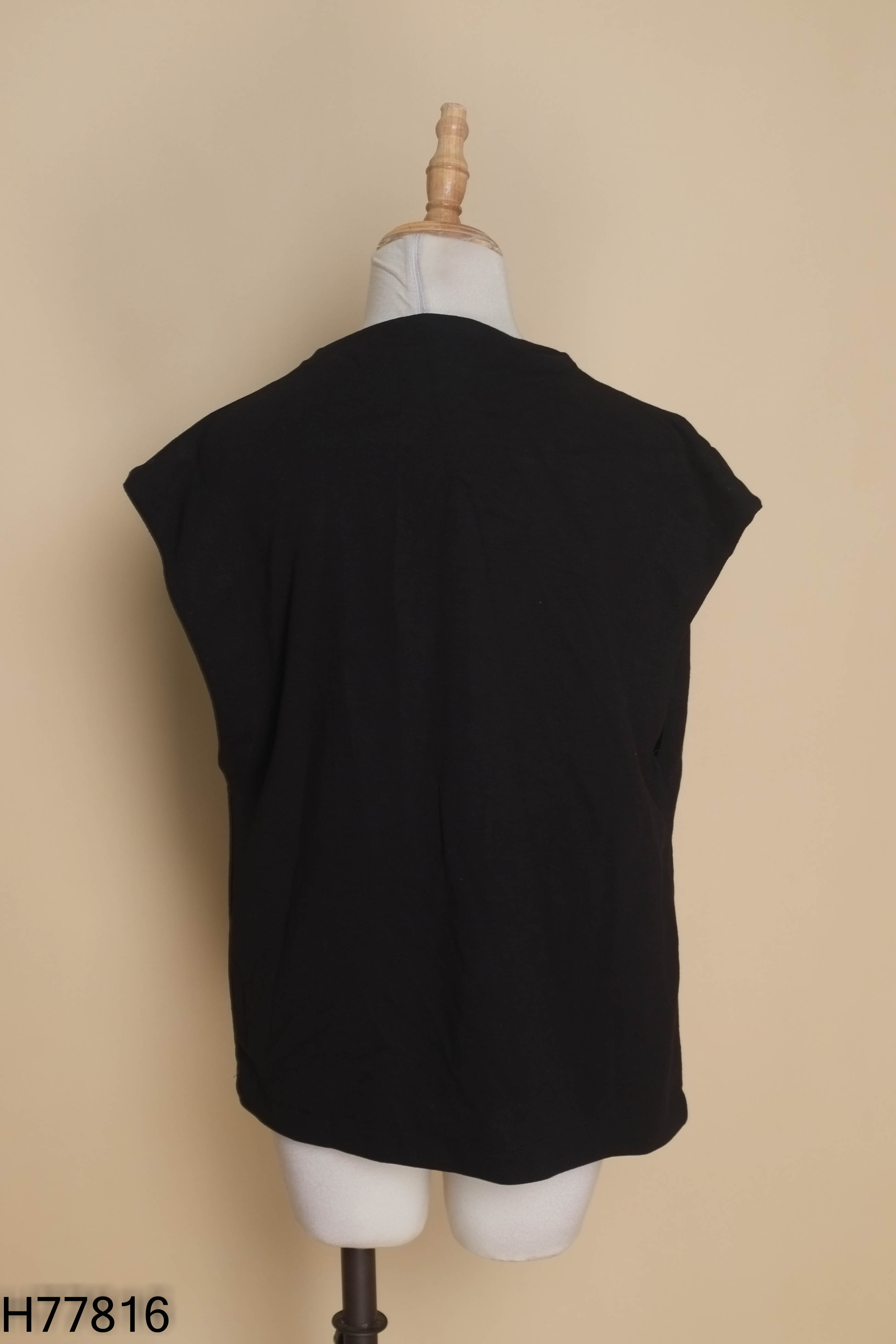 Áo đen ZARA cổ đổ