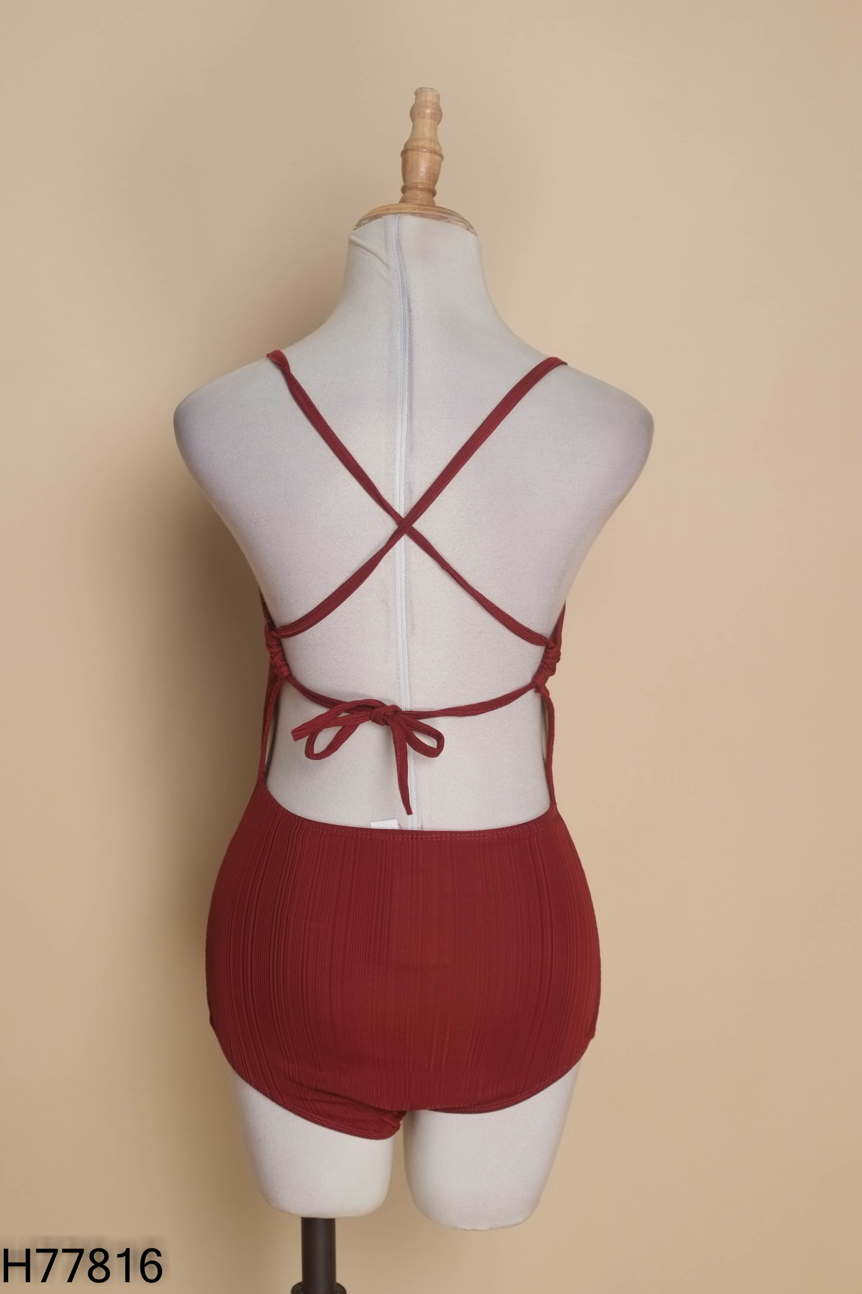 Bikini 1 mảnh đỏ mận