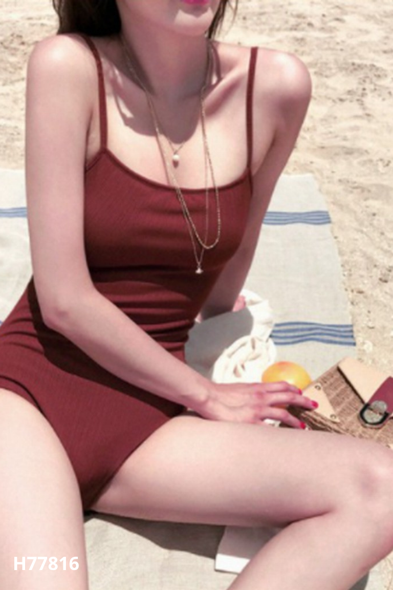 Bikini 1 mảnh đỏ mận