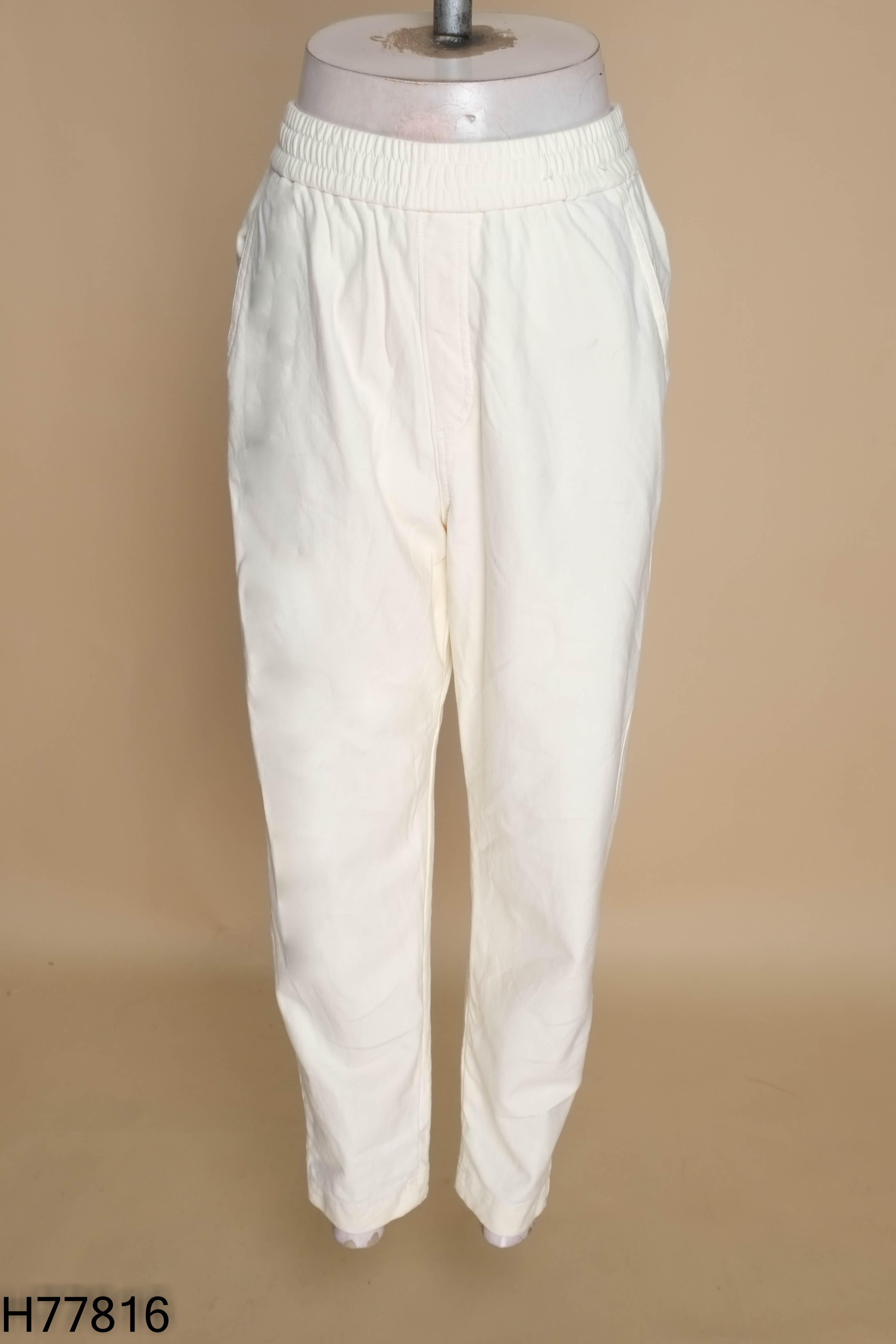 Quần be UNIQLO eo chun