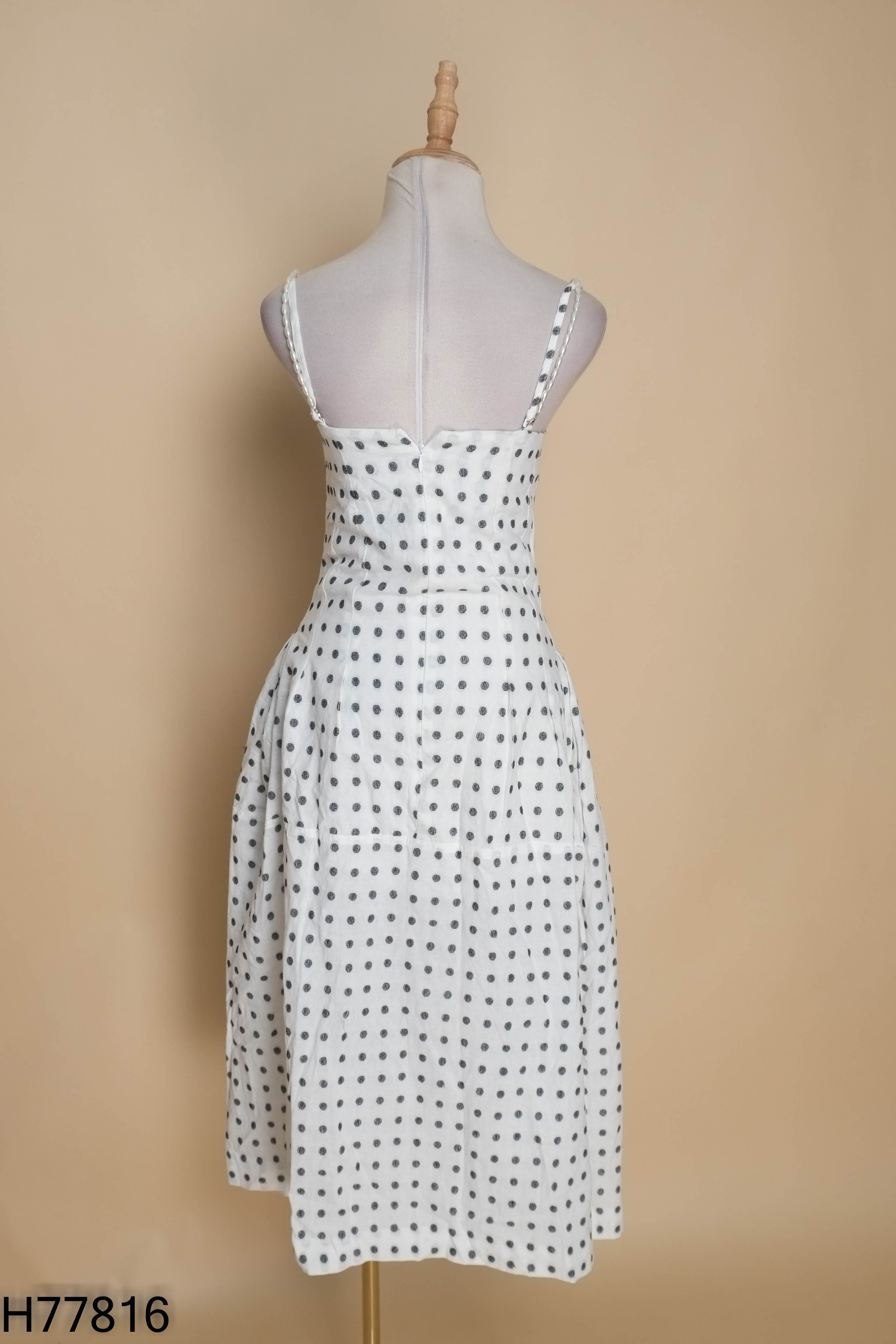 Váy linen trắng chấm bi dây ngọc