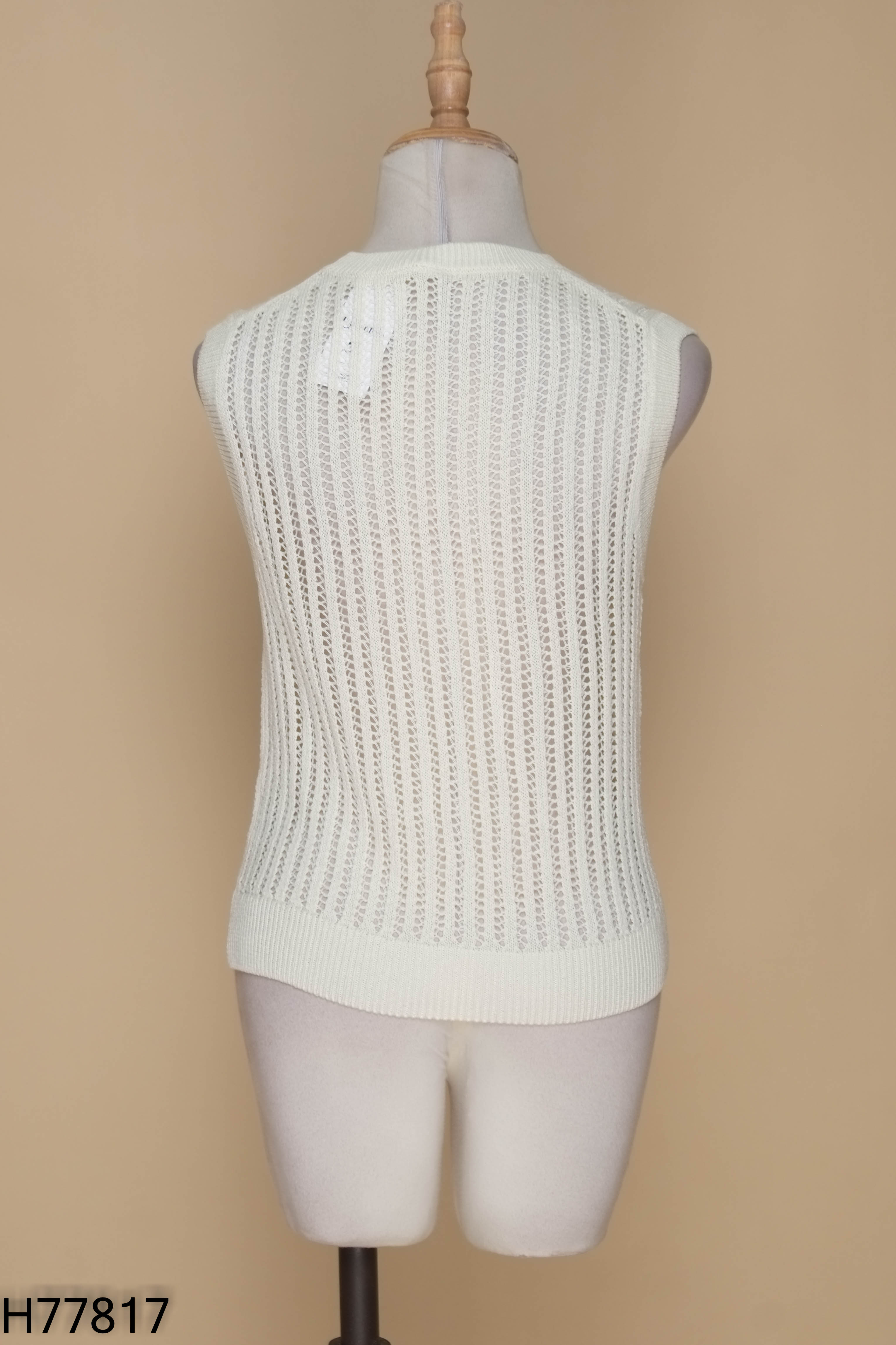 Áo sát nách UNIQLO len lỗ