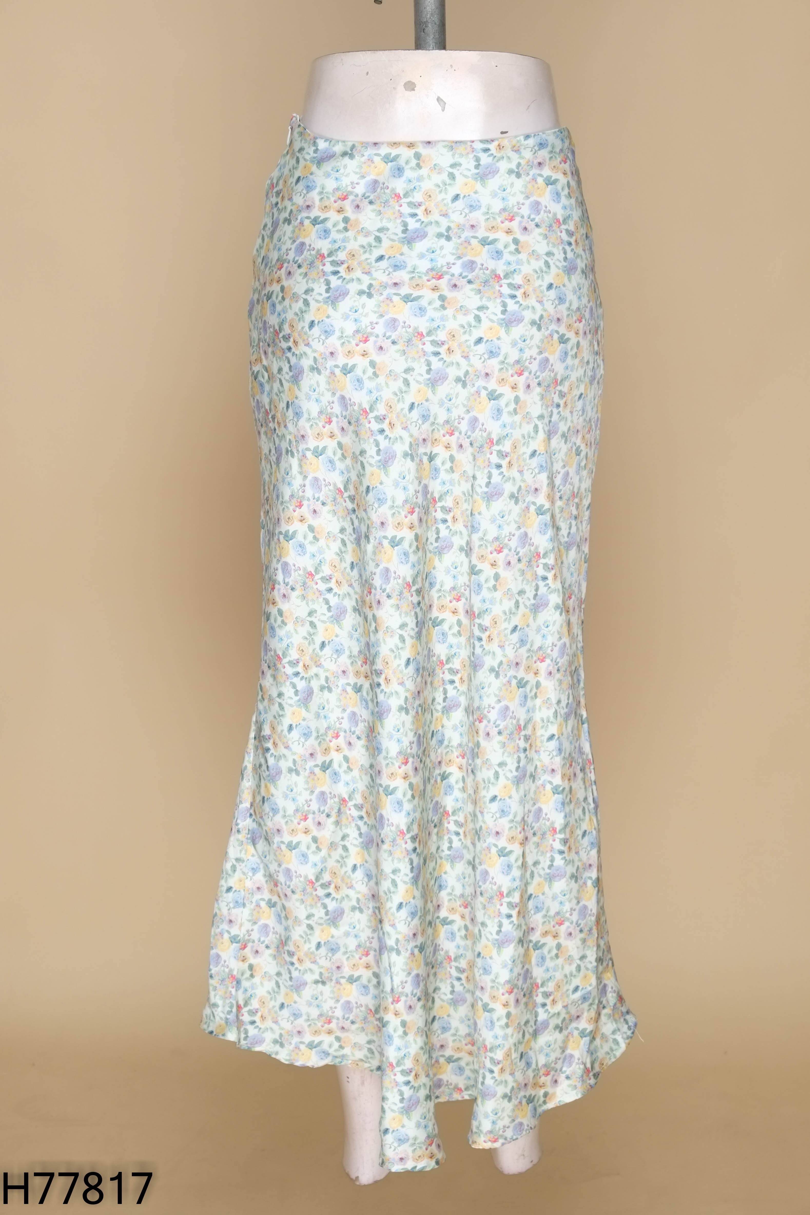 Chân váy lụa ZARA xanh hoa