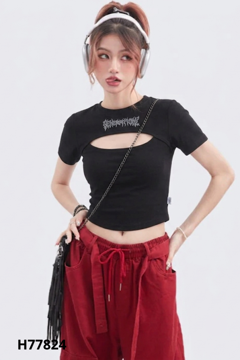 Áo đen BÒ SỮA in hình khoét ngực