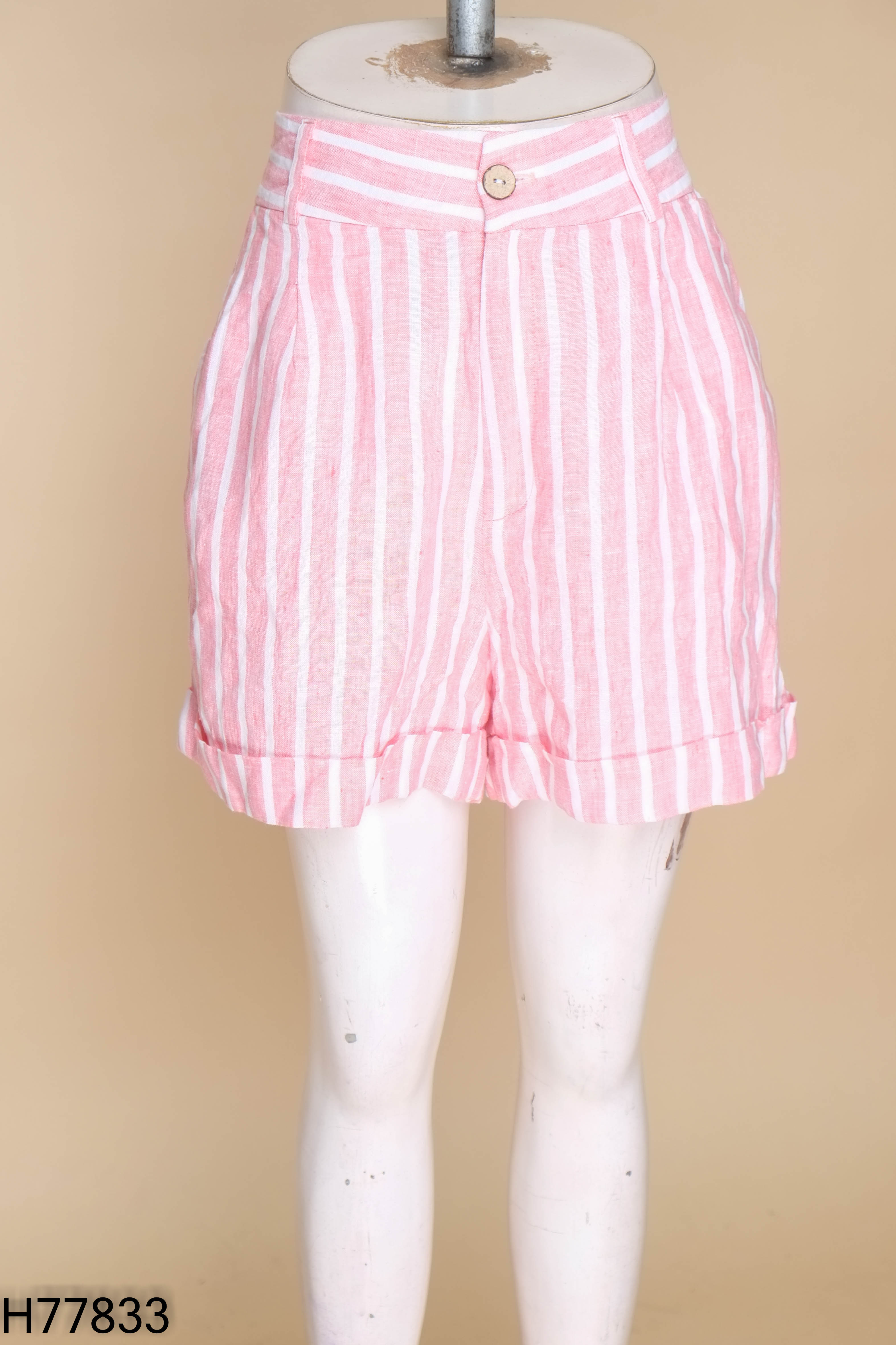 Quần shorts linen CANARY hồng sọc