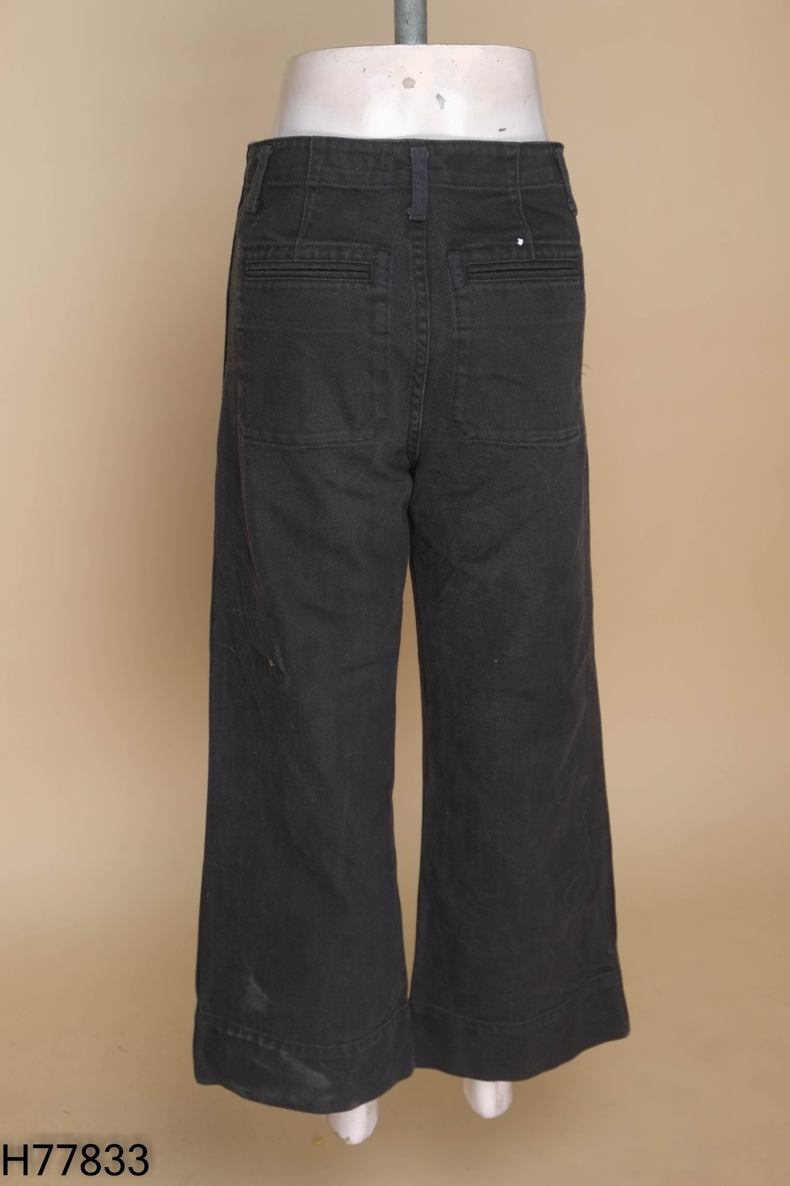 Quần jeans UNIQLO đen trơn