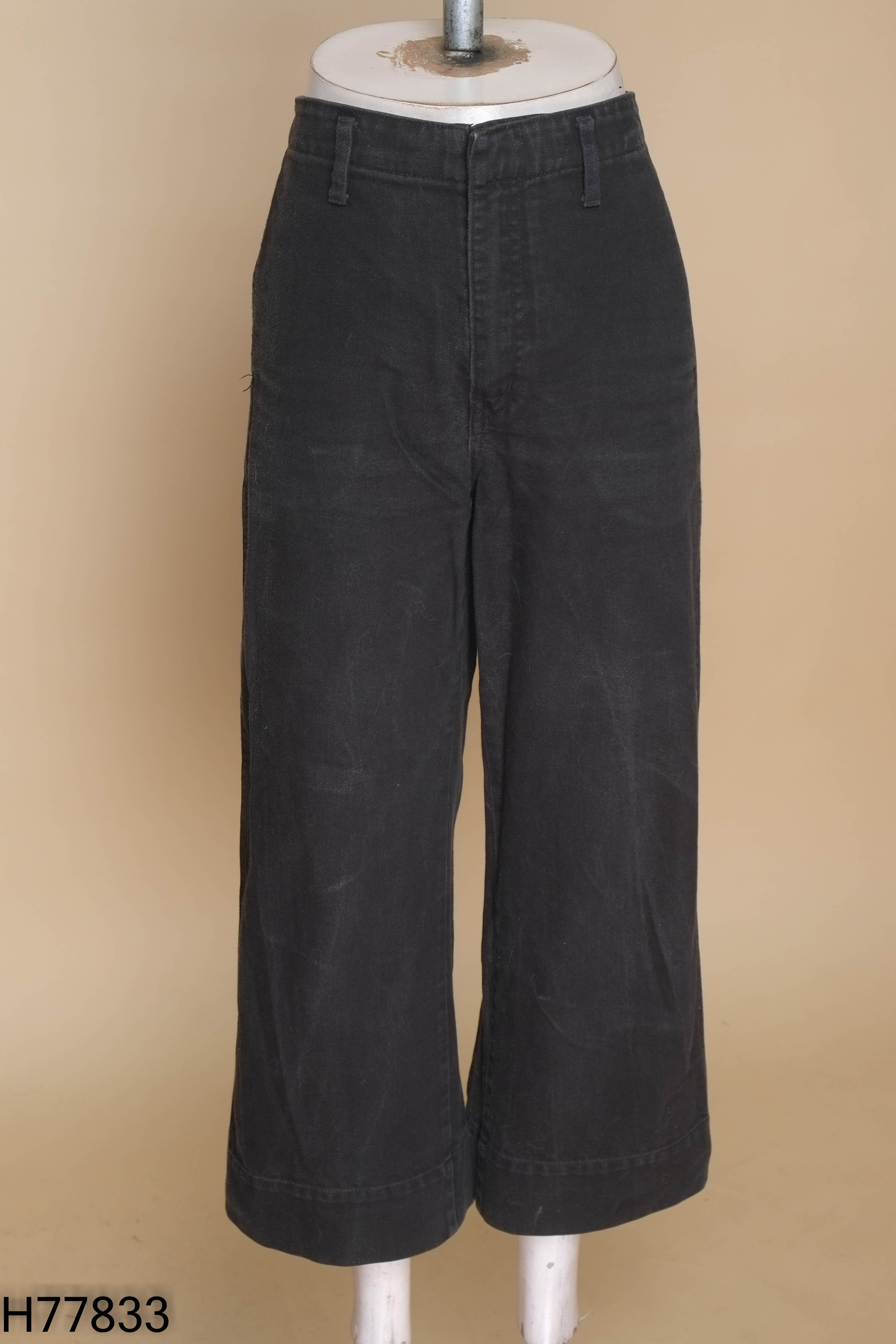 Quần jeans UNIQLO đen trơn