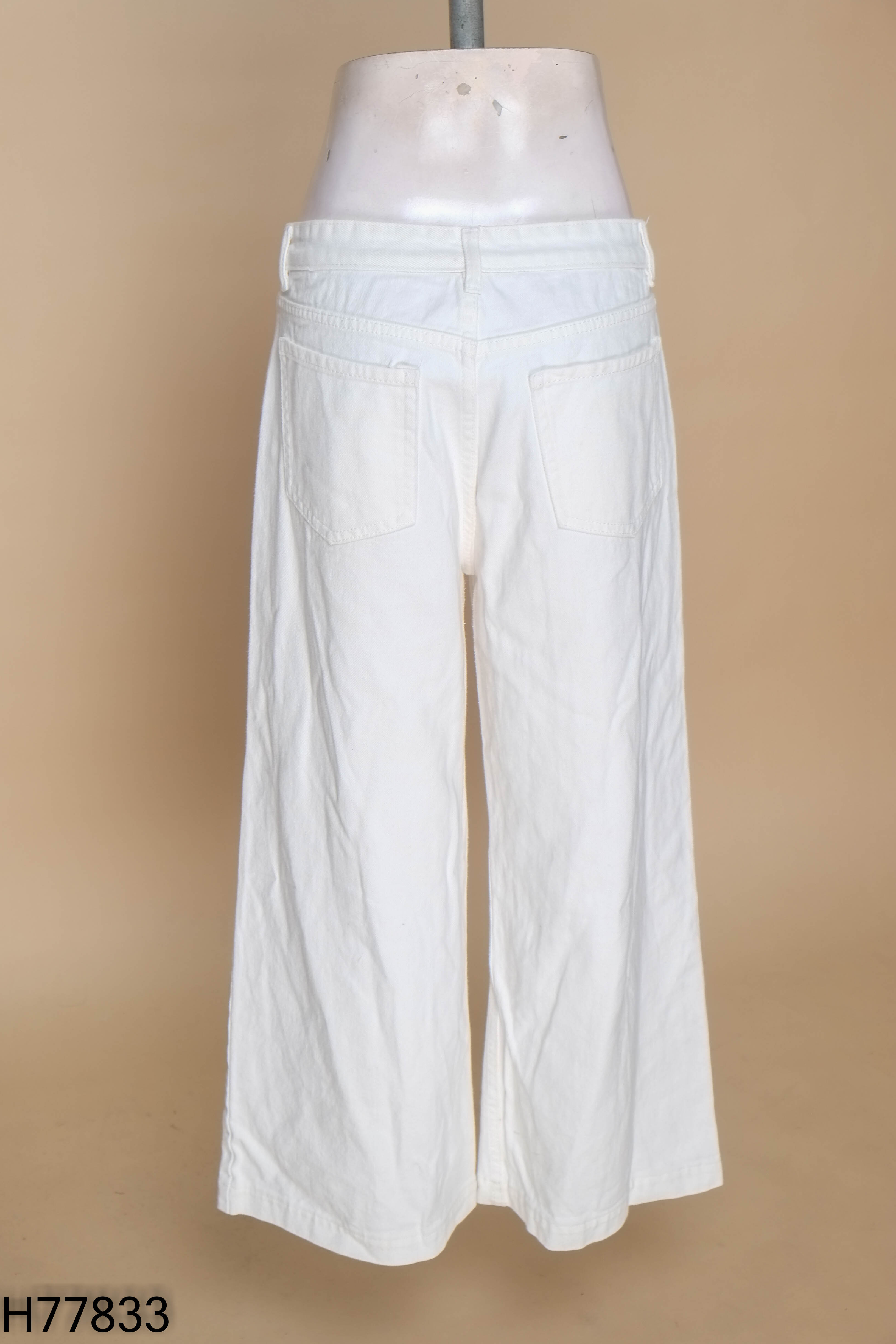 Quần jeans trắng phối túi