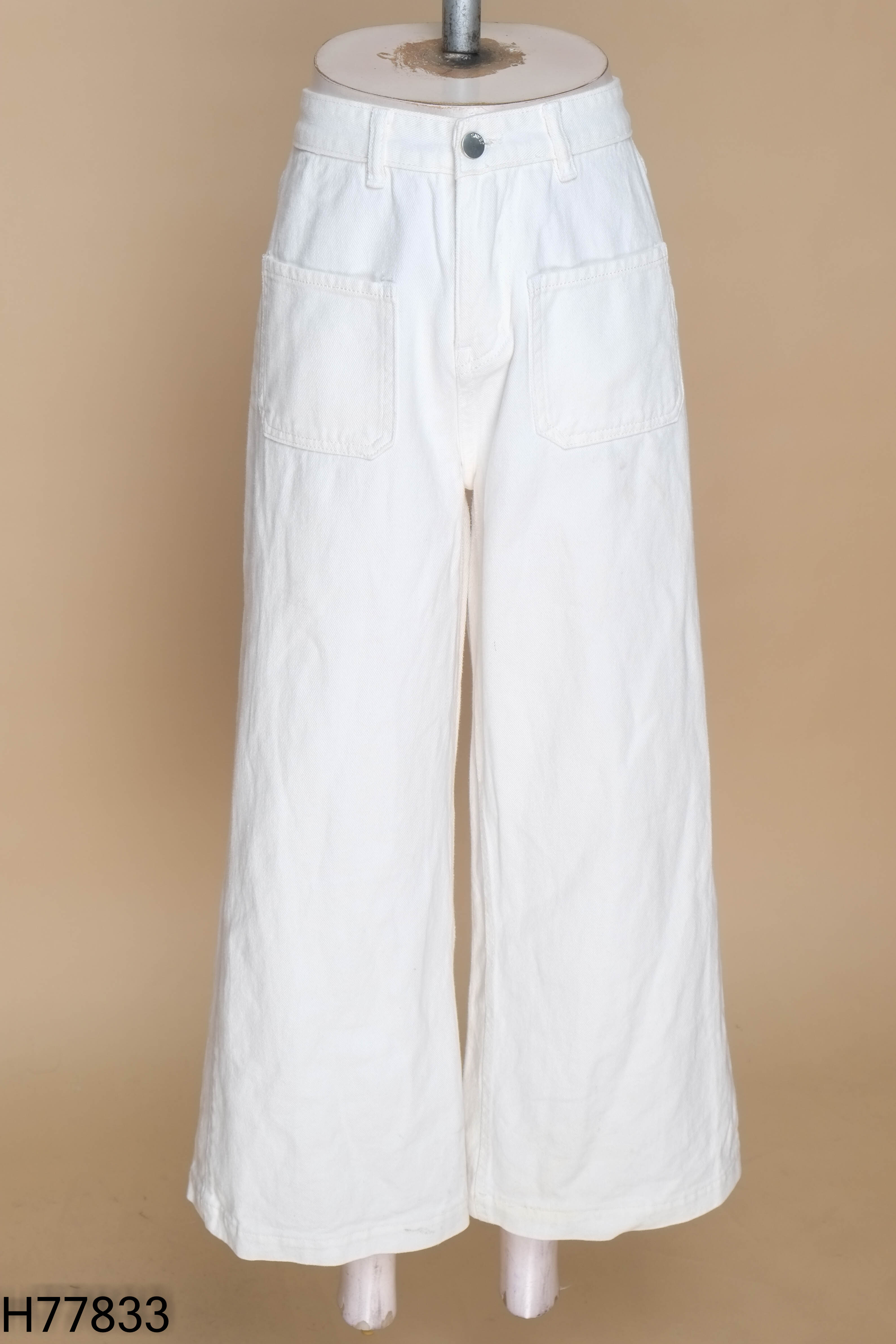 Quần jeans trắng phối túi