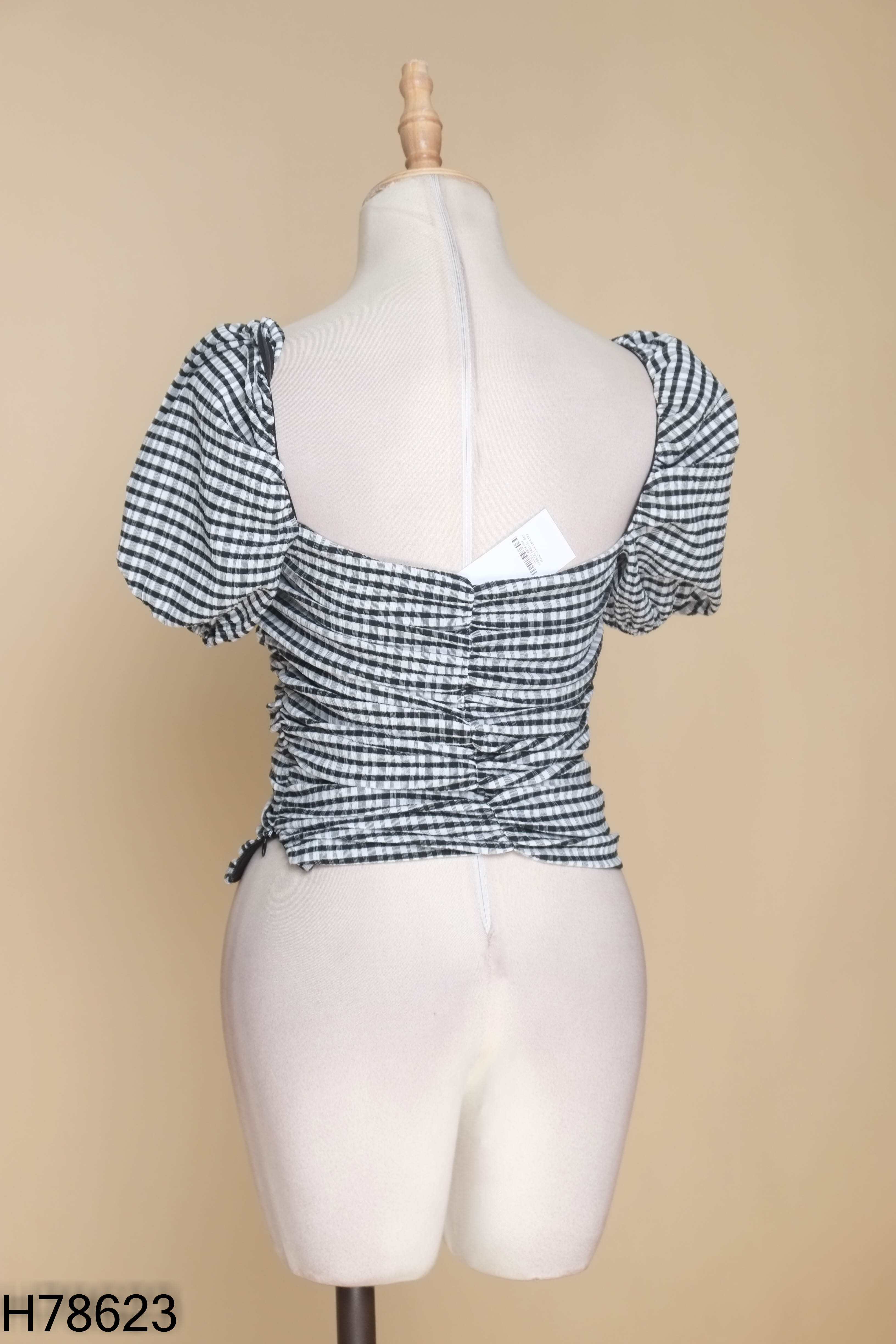 Áo đen MANGO kẻ caro tay phồng