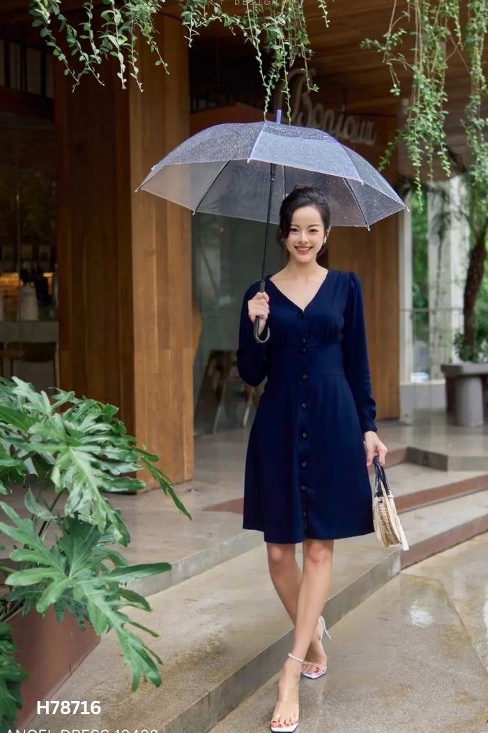 Váy xanh than phối cúc bọc